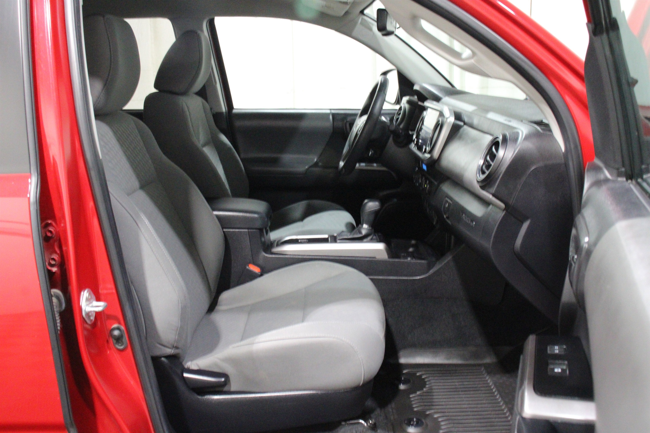 2023 Toyota Tacoma SR5 - Photo 25
