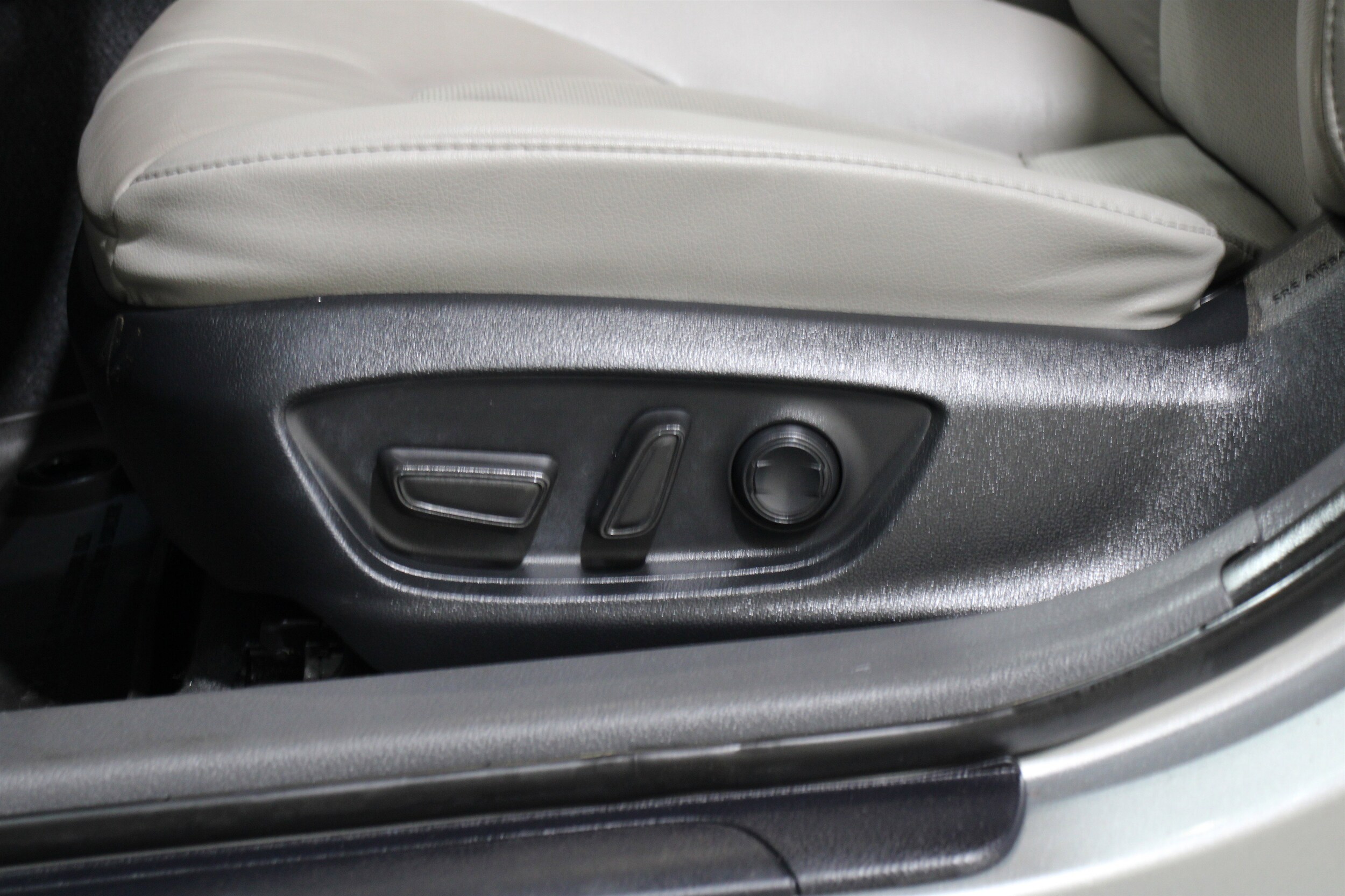 2023 Toyota Camry XLE photo 3