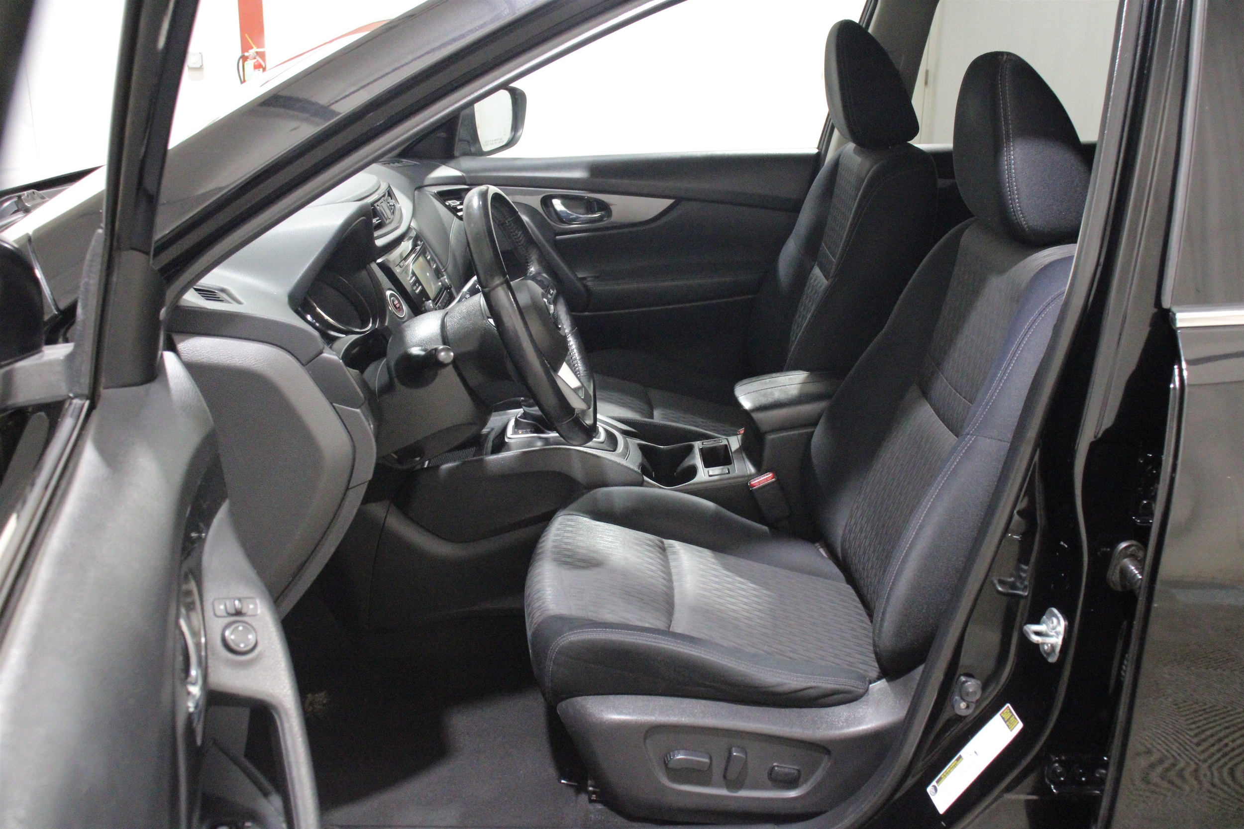 2017 Nissan Rogue SV - Photo 3