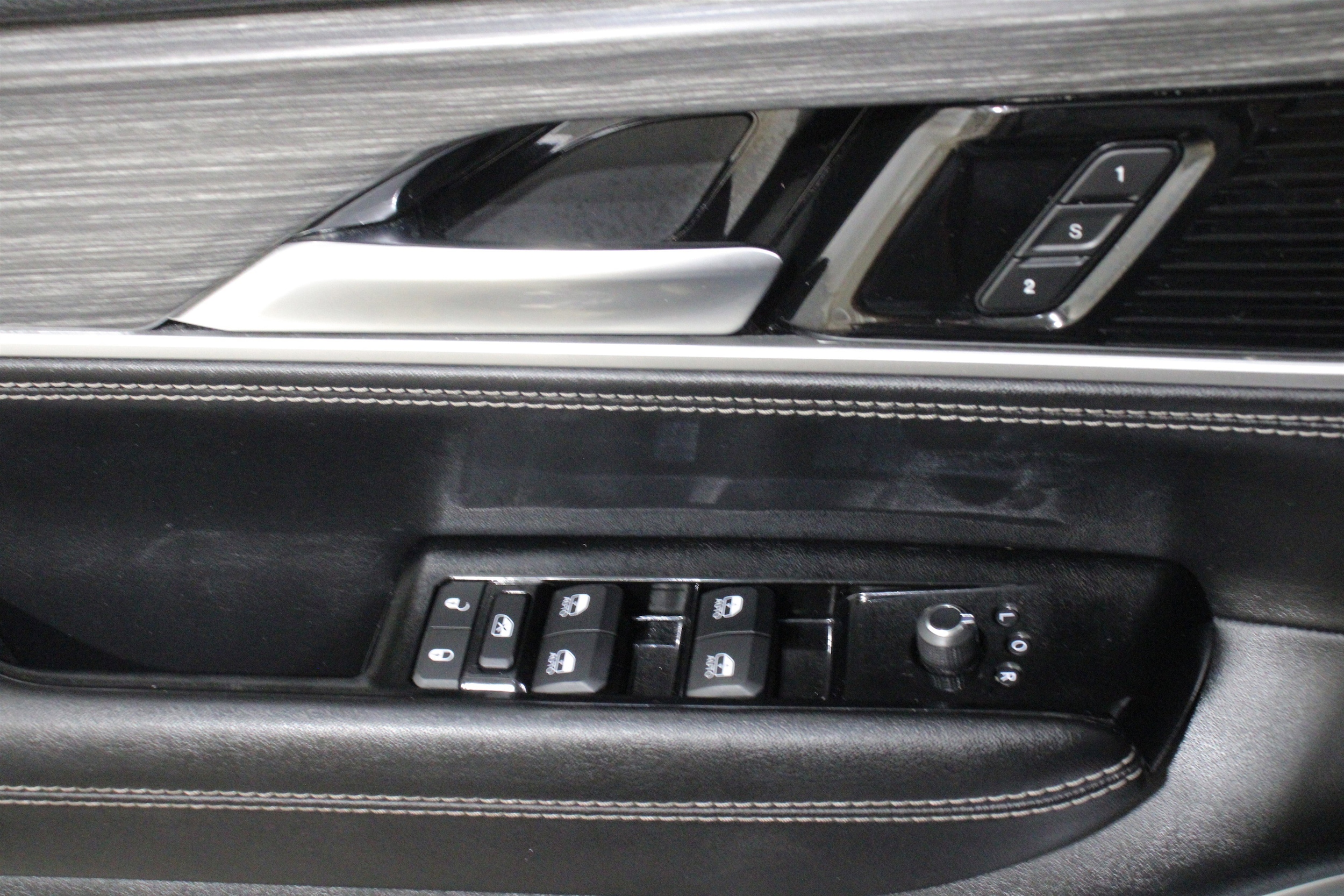 2024 Jeep Wagoneer L Series II - Photo 7