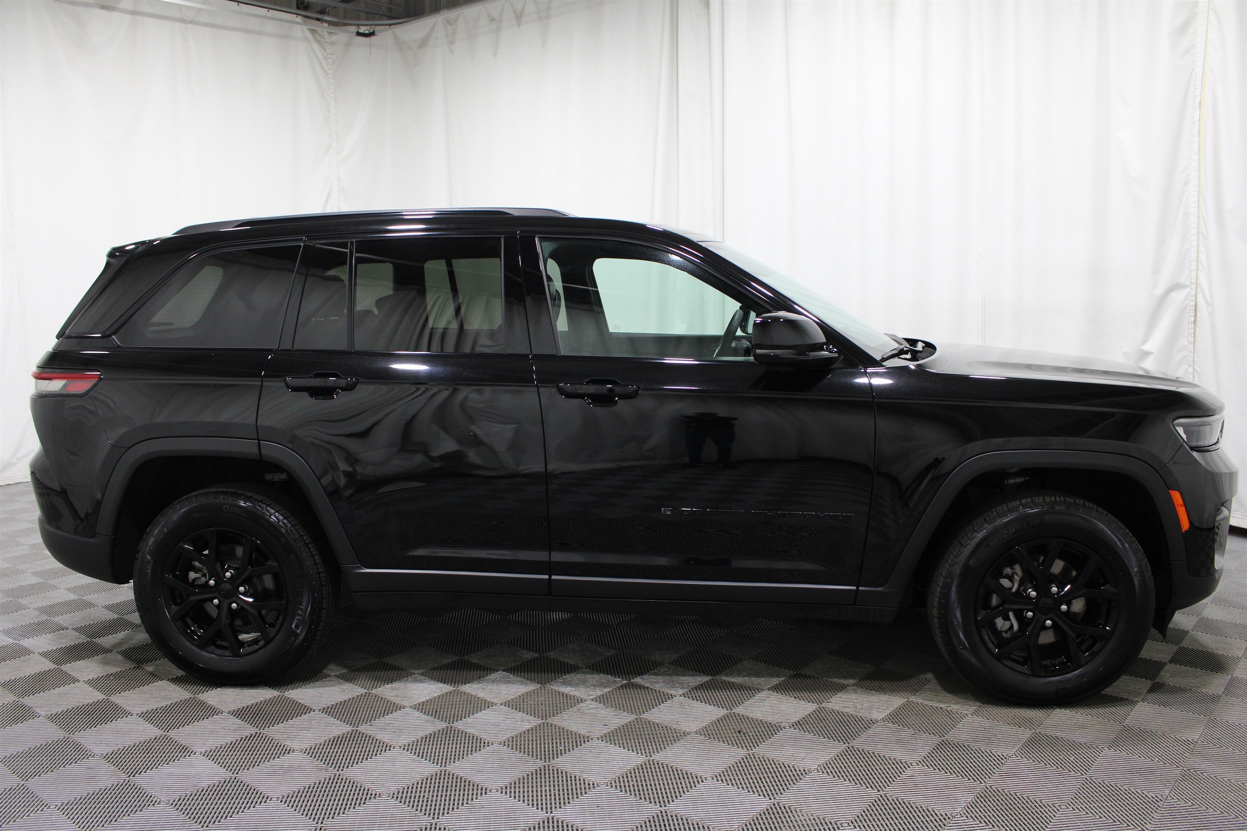 2025 Jeep Grand Cherokee Altitude - Photo 28