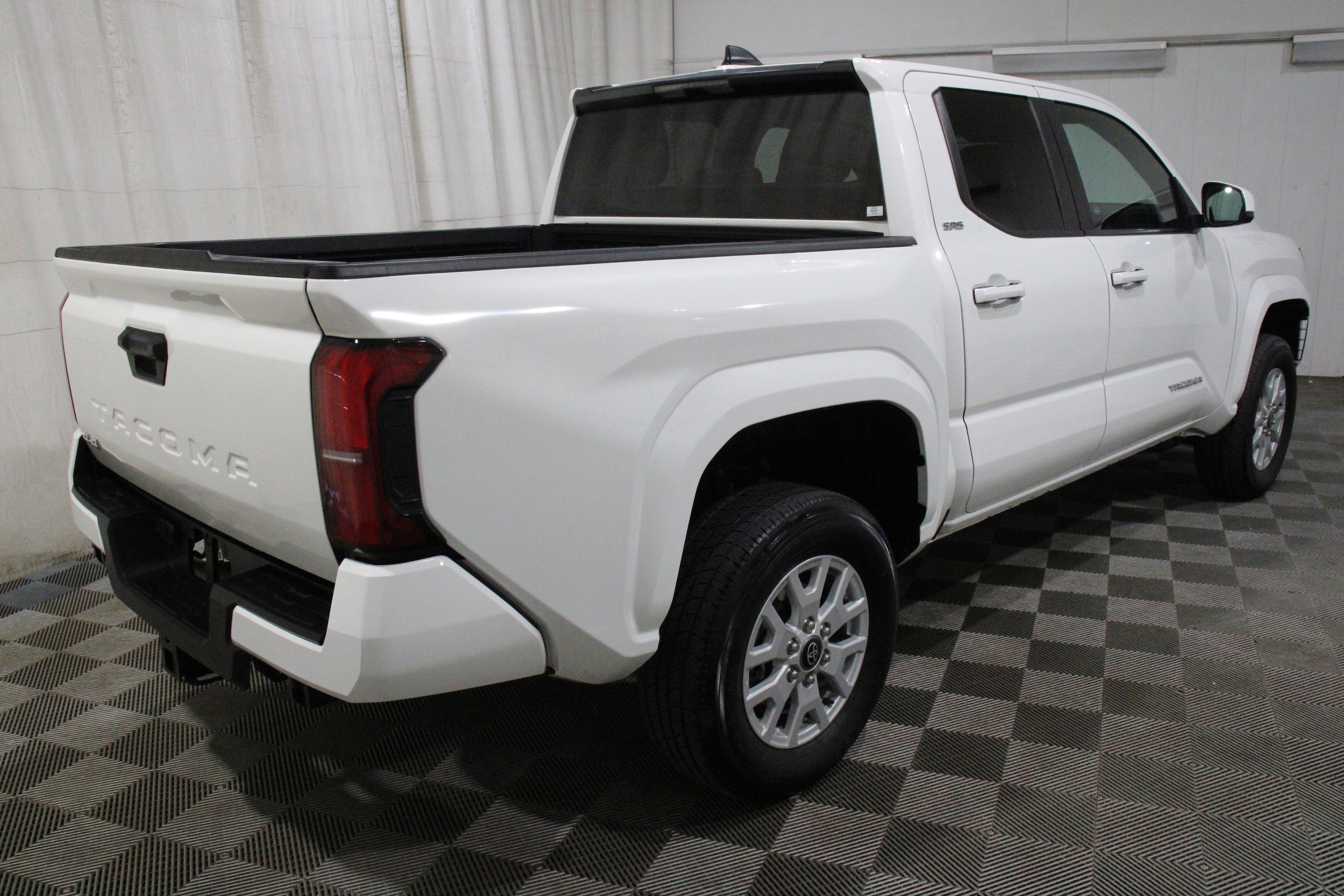 2024 Toyota Tacoma SR5 - Photo 33
