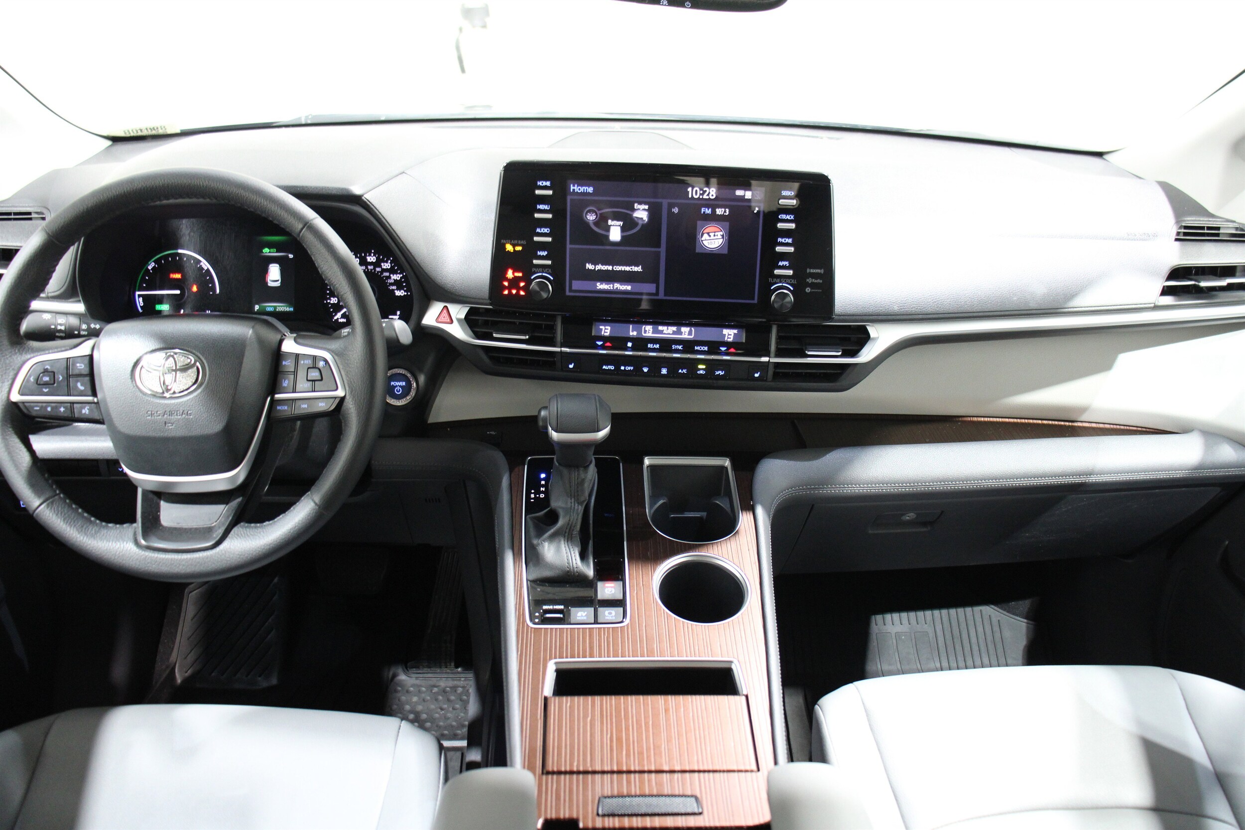 2023 Toyota Sienna XLE photo 2