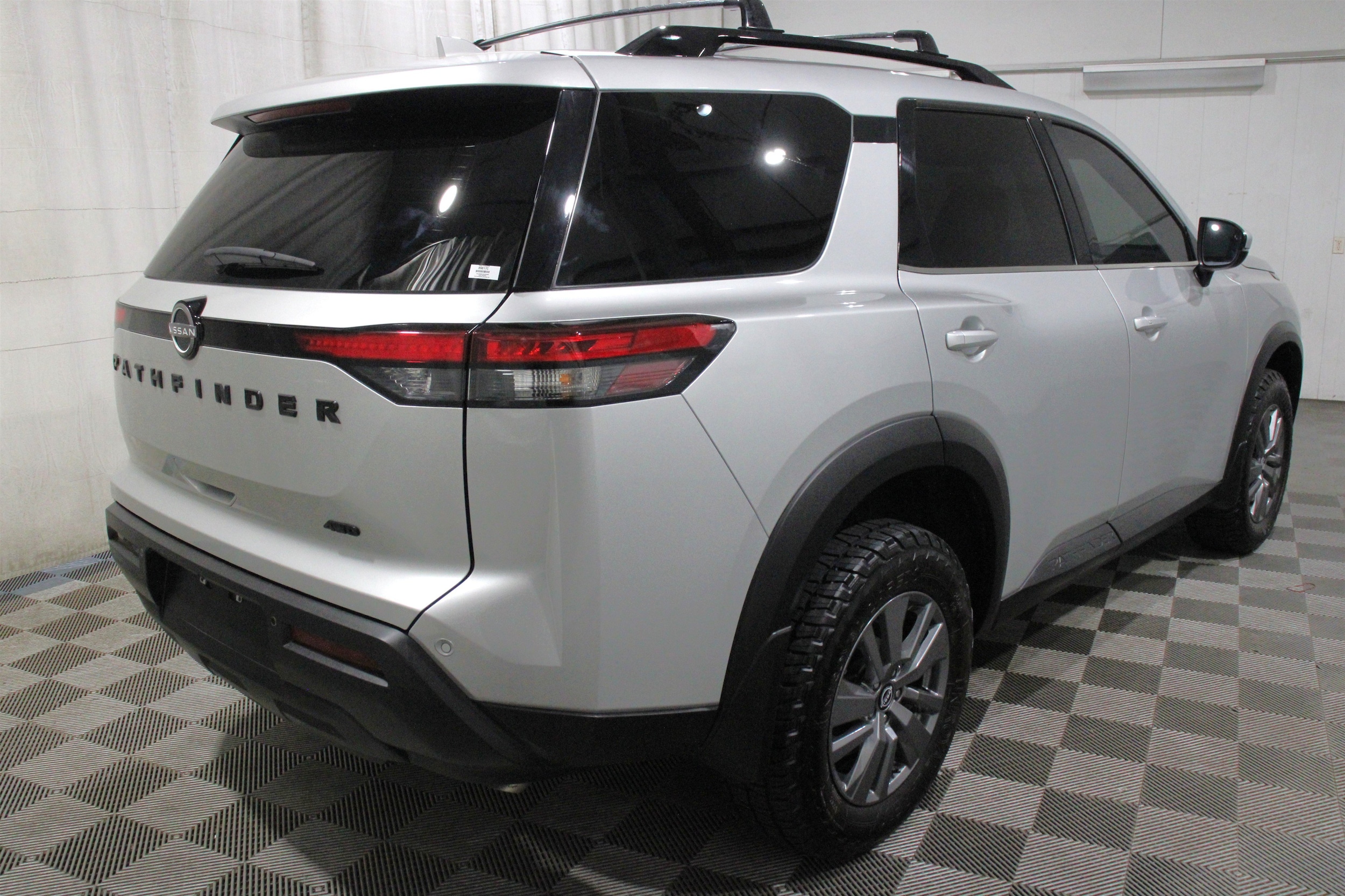 2025 Nissan Pathfinder SV - Photo 35