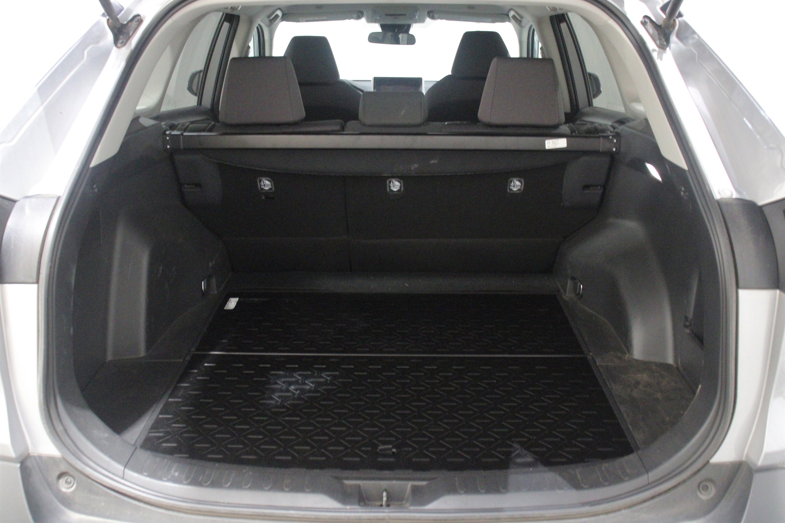 2025 Toyota RAV4 XLE - Photo 25