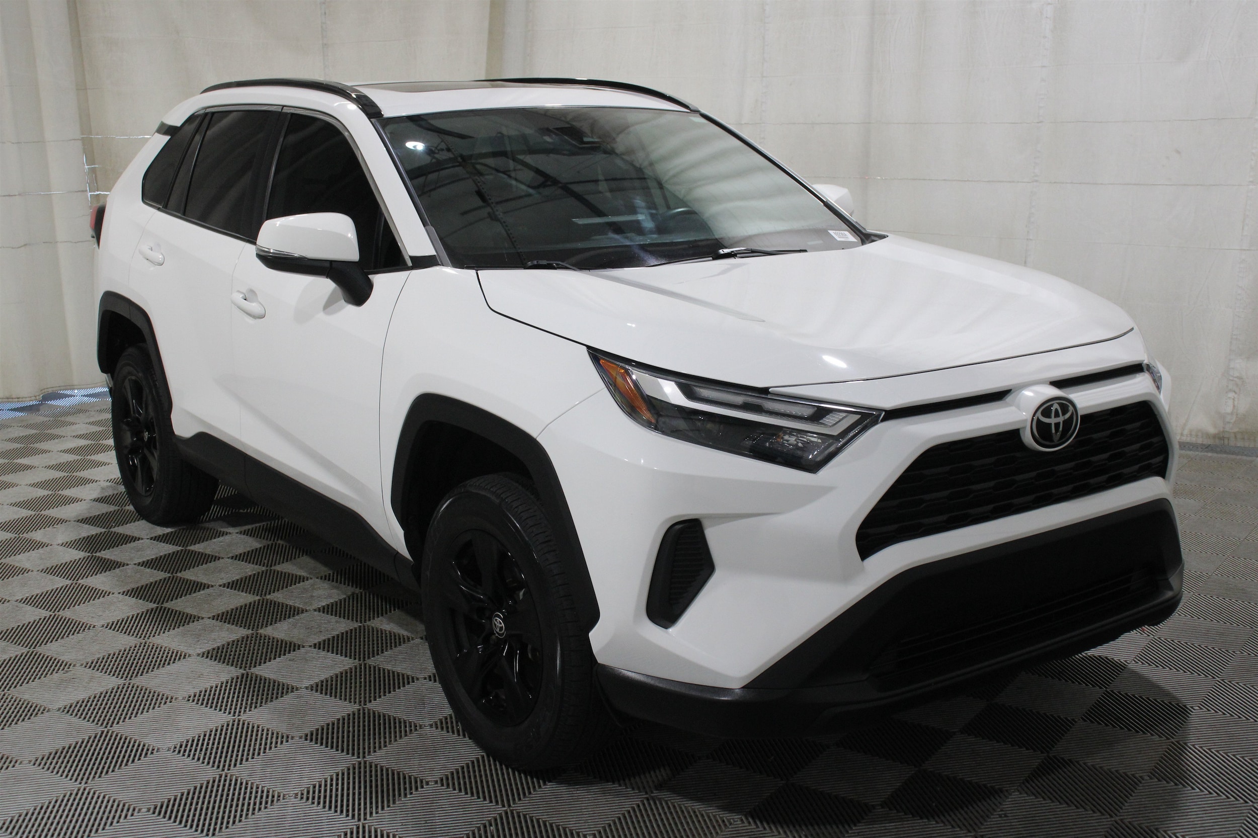 2022 Toyota RAV4 XLE - Photo 31