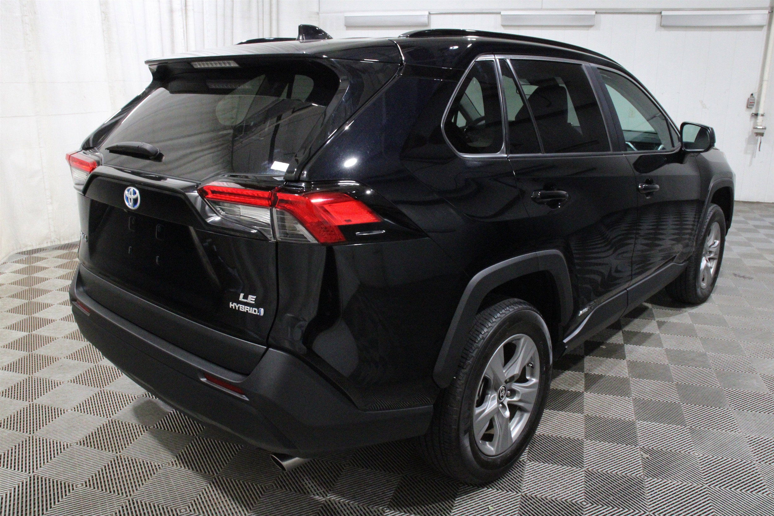 2024 Toyota RAV4 LE - Photo 29