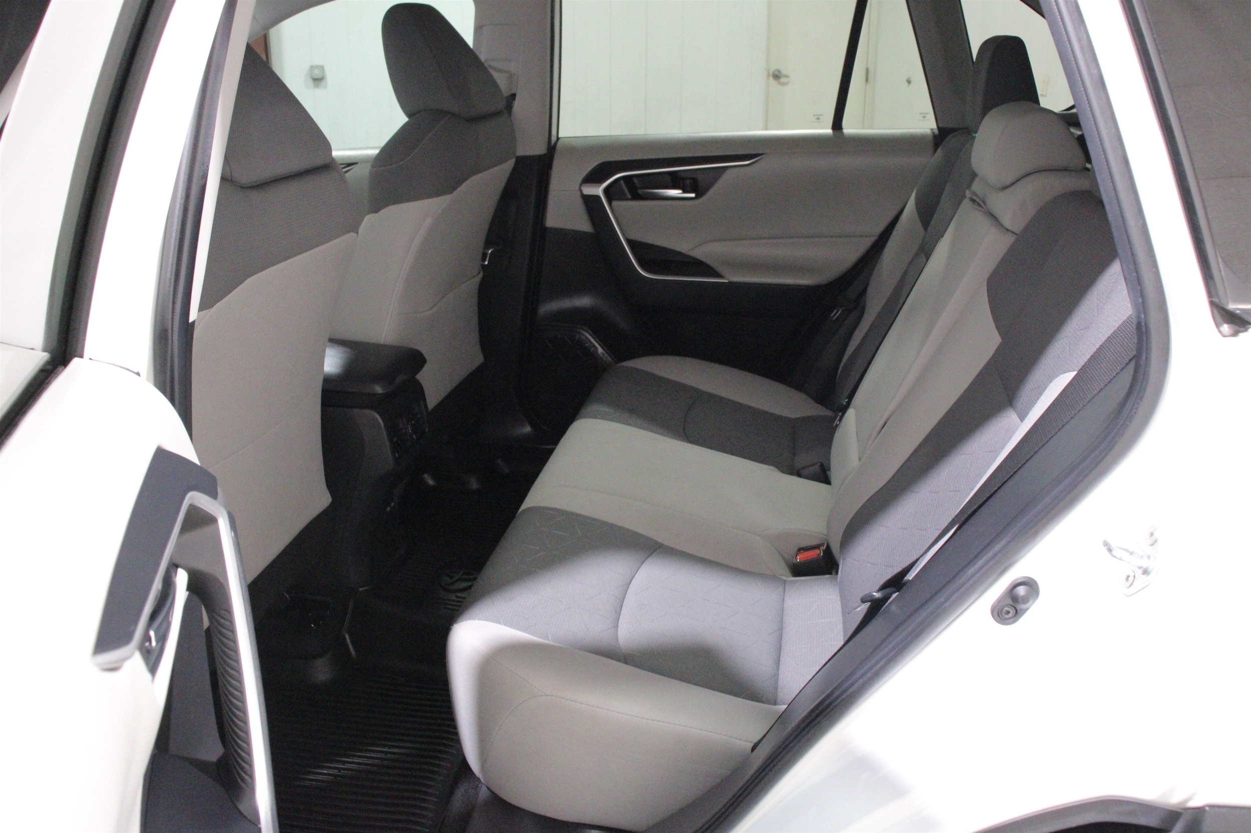 2022 Toyota RAV4 XLE - Photo 23