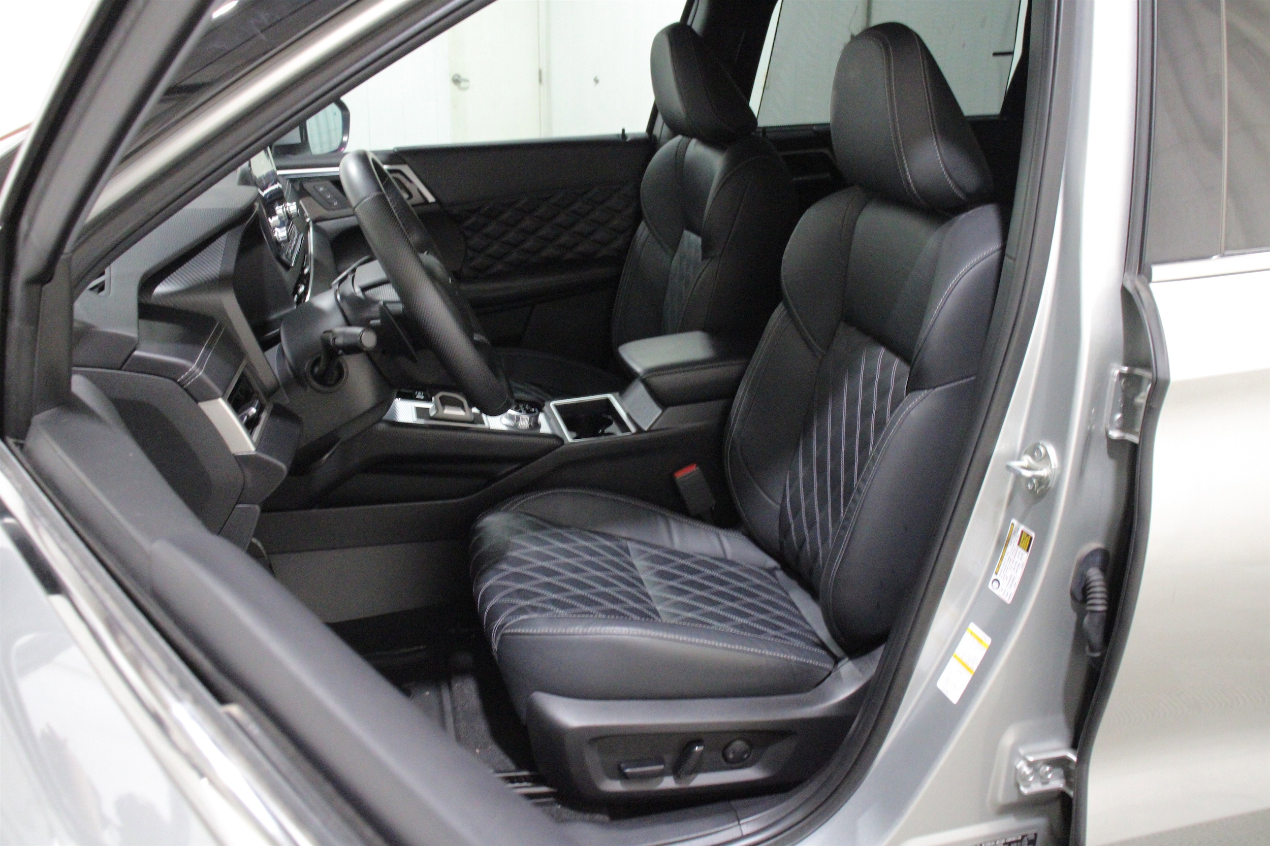2023 Mitsubishi Outlander Plug-In Hybrid SEL - Photo 5