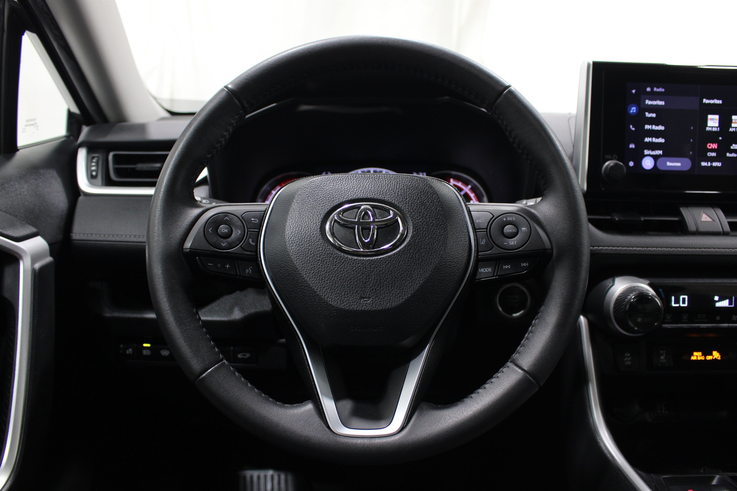 2023 Toyota RAV4 XLE - Photo 10
