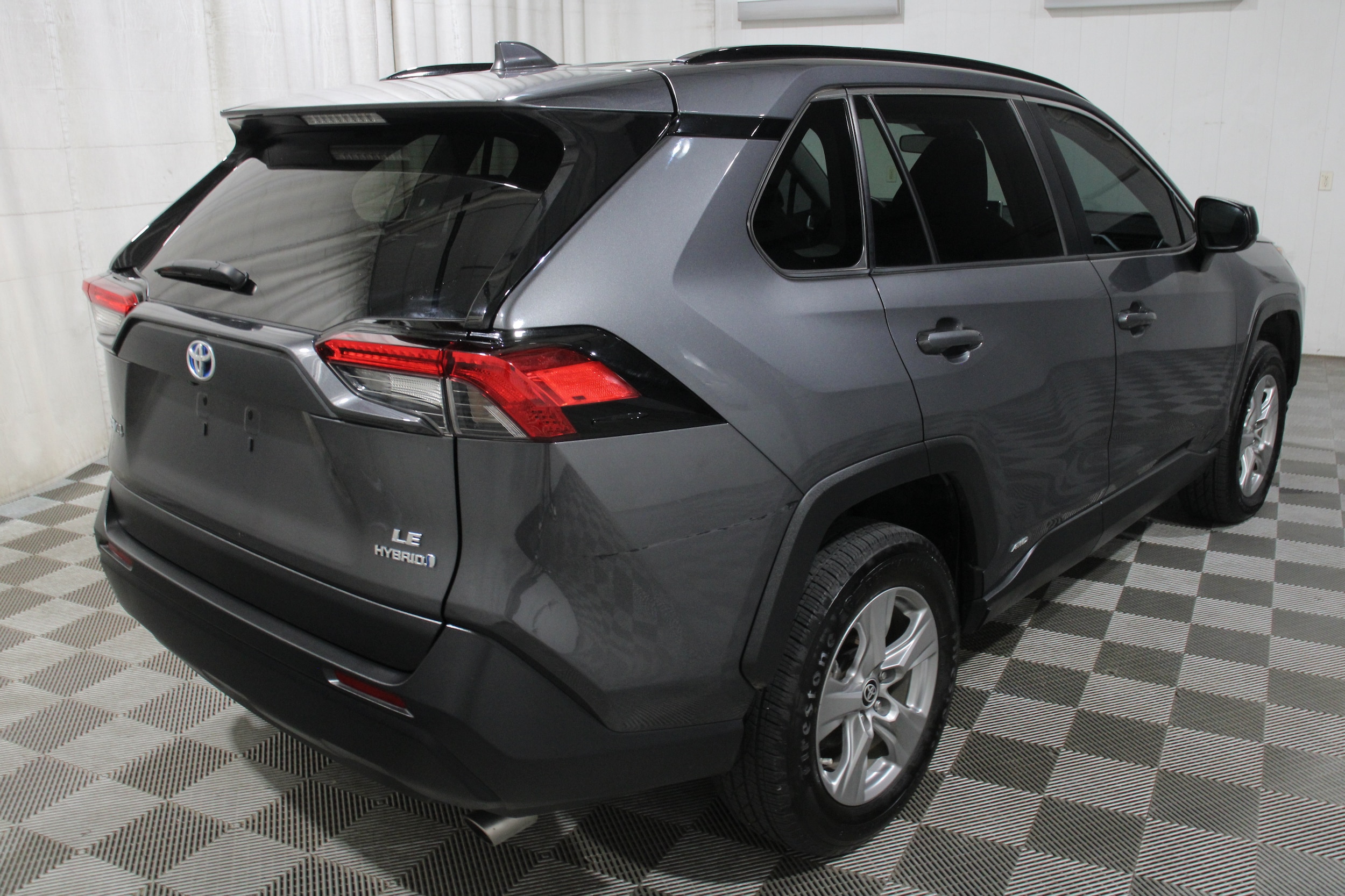 2024 Toyota RAV4 LE - Photo 31