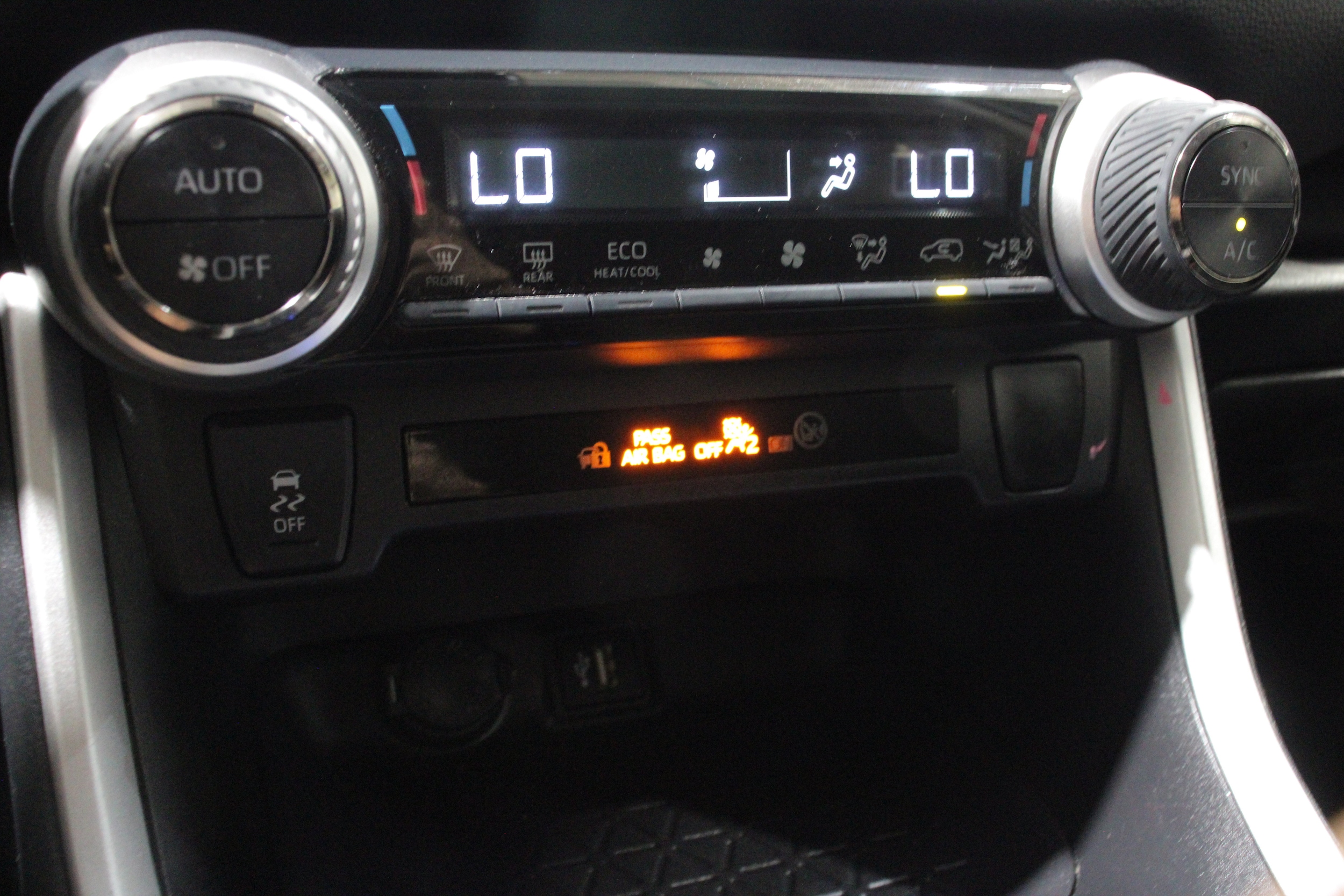 2024 Toyota RAV4 LE - Photo 19