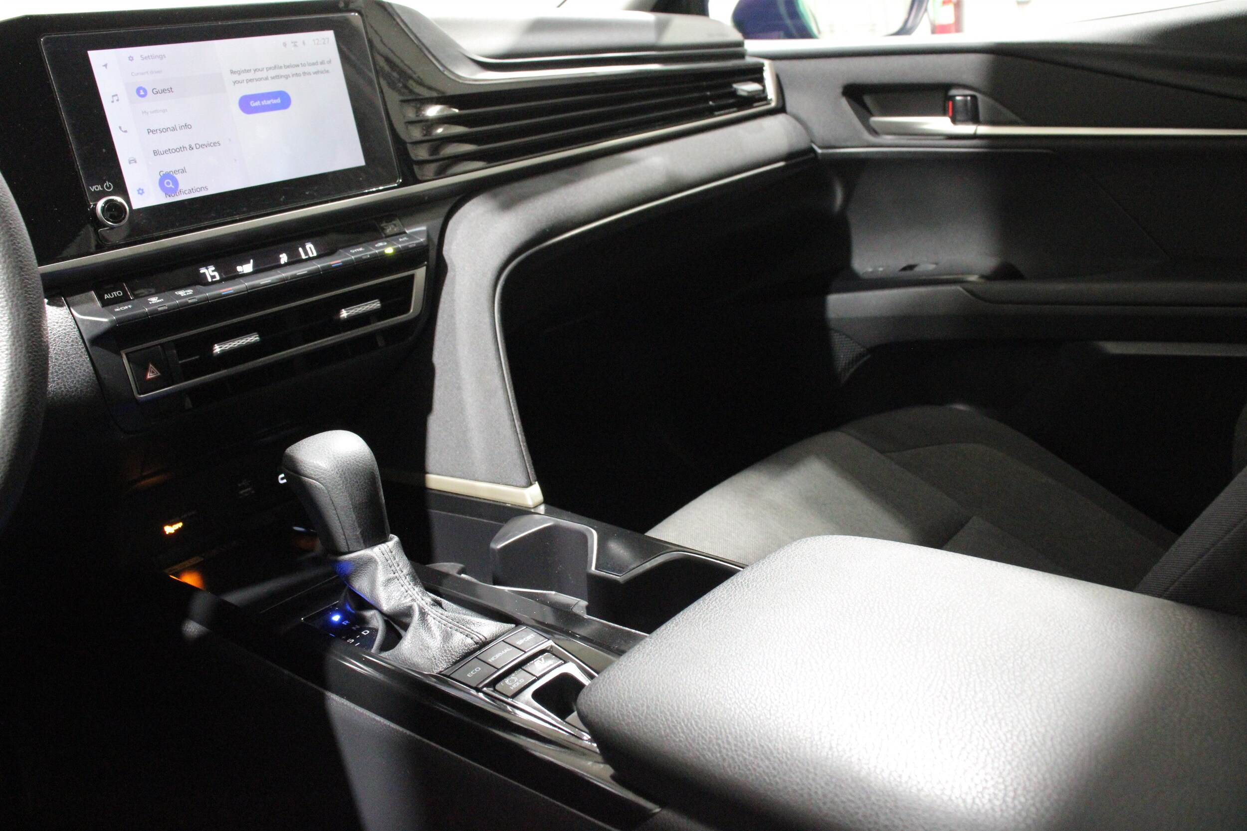 2025 Toyota Camry LE - Photo 20