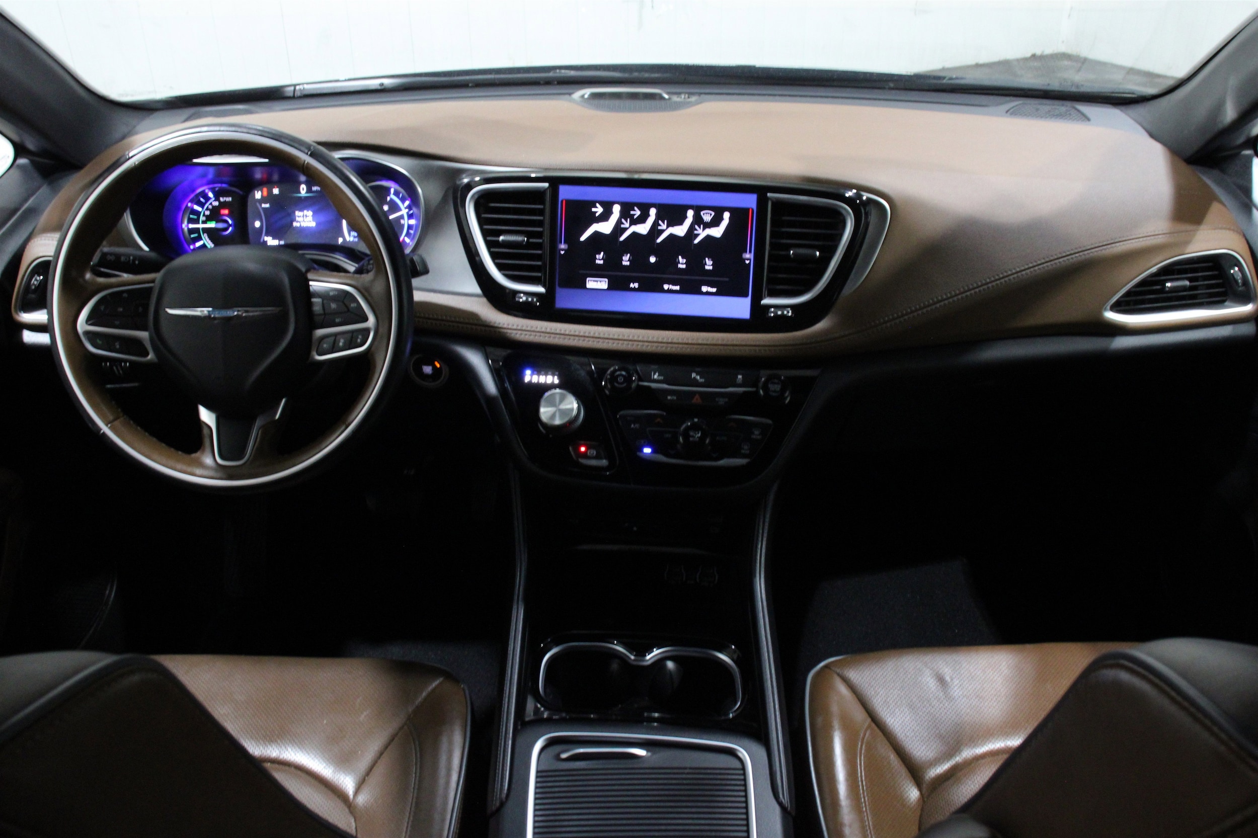 Used 2021 Chrysler Pacifica Hybrid Limited with VIN 2C4RC1S76MR590313 for sale in Wichita, KS