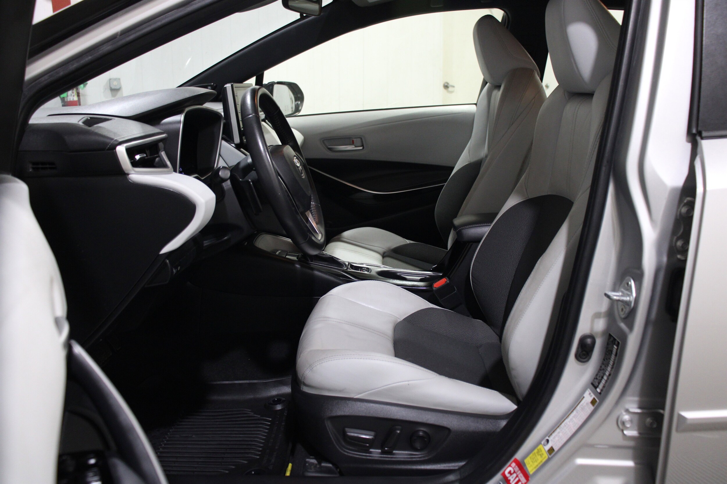 2022 Toyota Corolla XSE photo 3