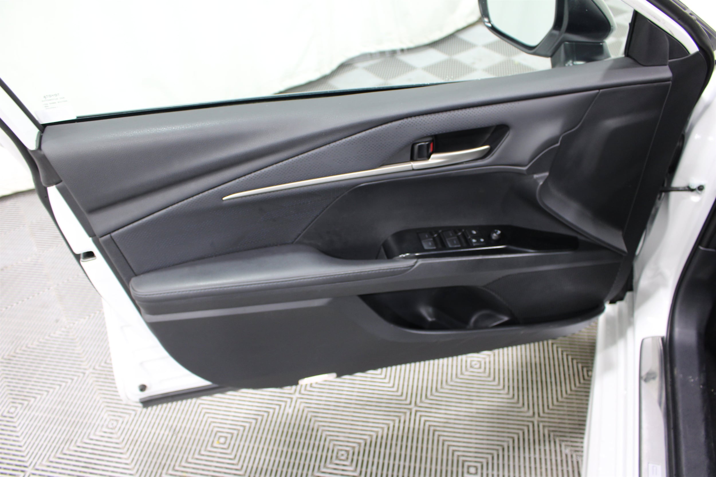 2025 Toyota Camry XSE - Photo 6