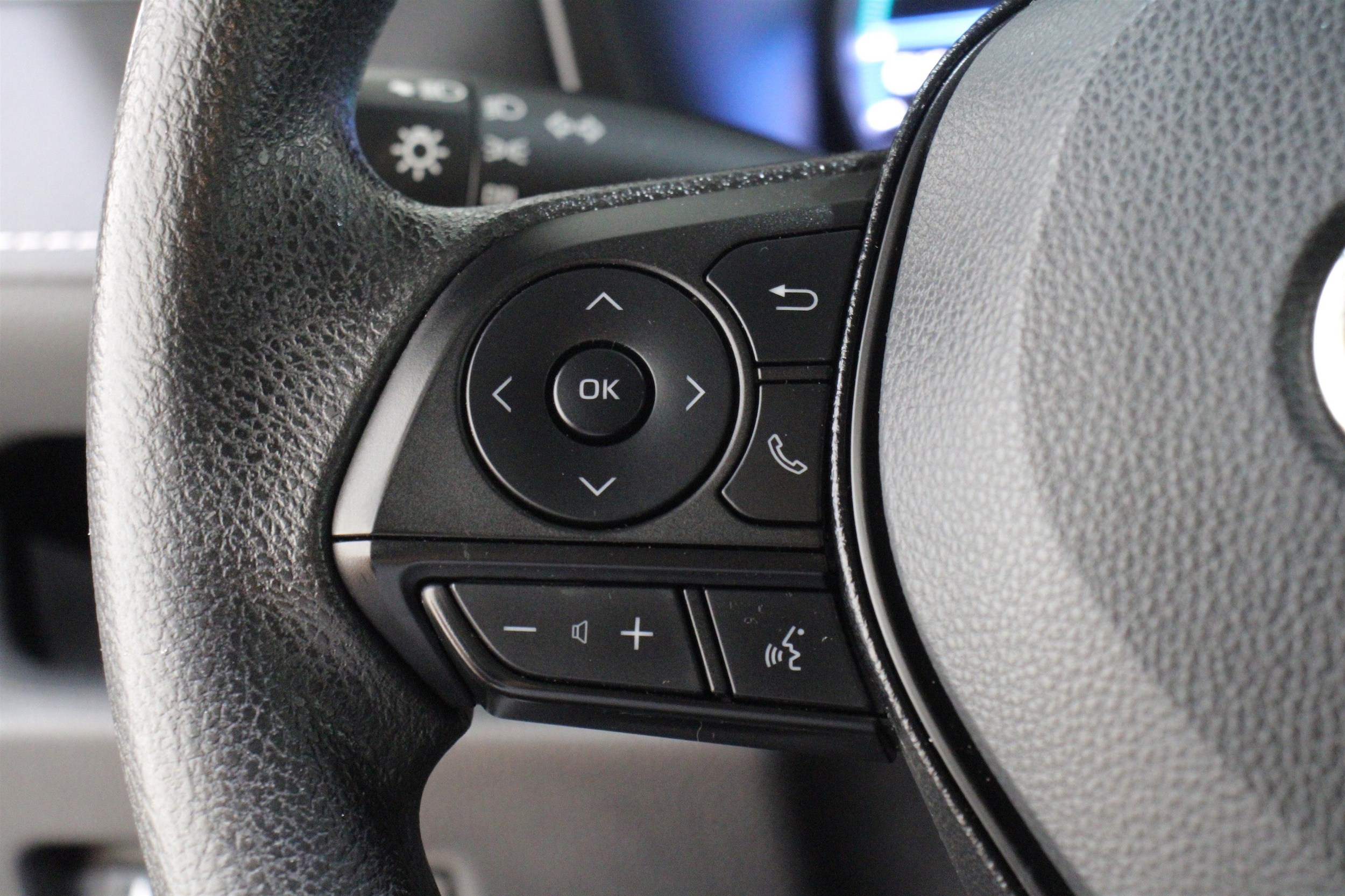 2021 Toyota RAV4 LE - Photo 9