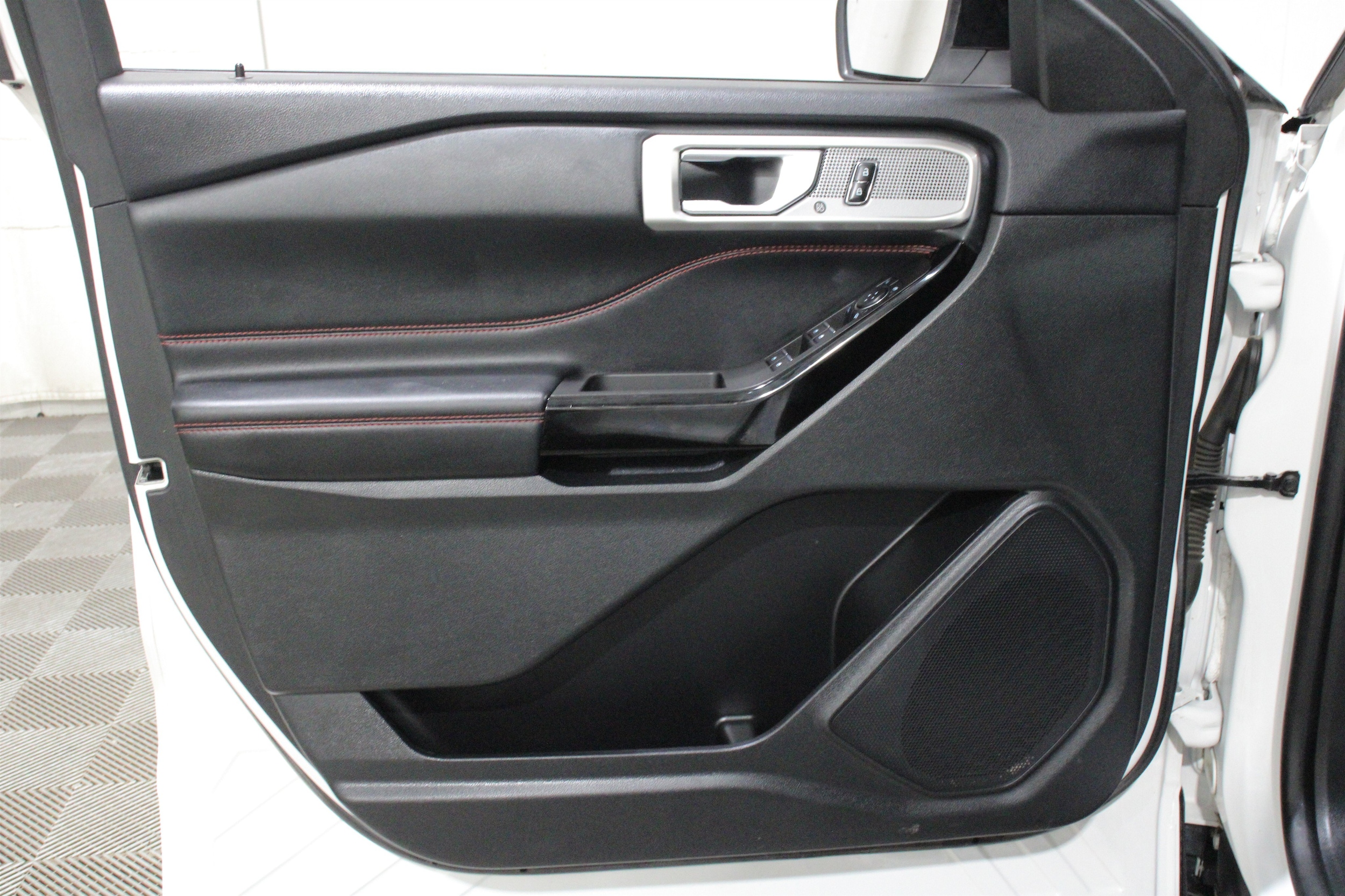 2023 Ford Explorer ST-LINE - Photo 6