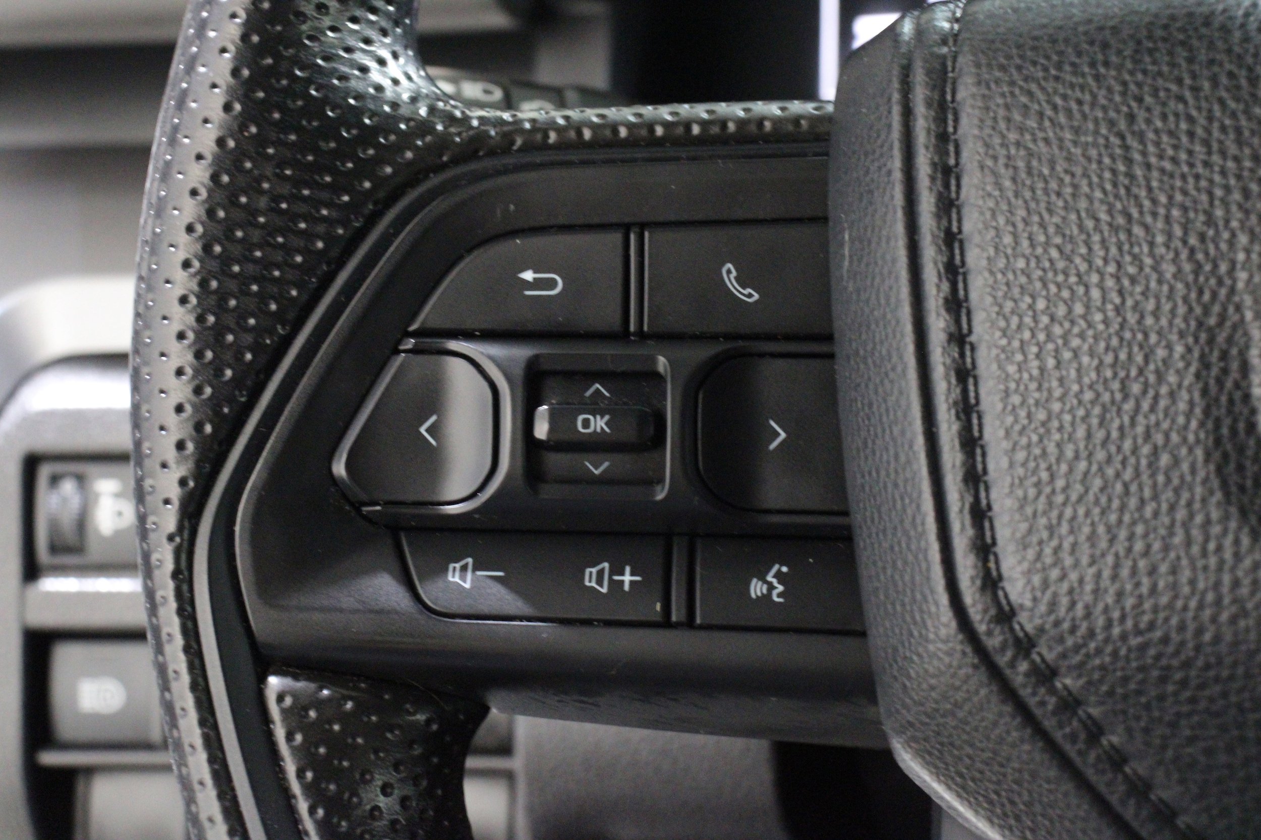 2024 Toyota Tacoma SR5 - Photo 9