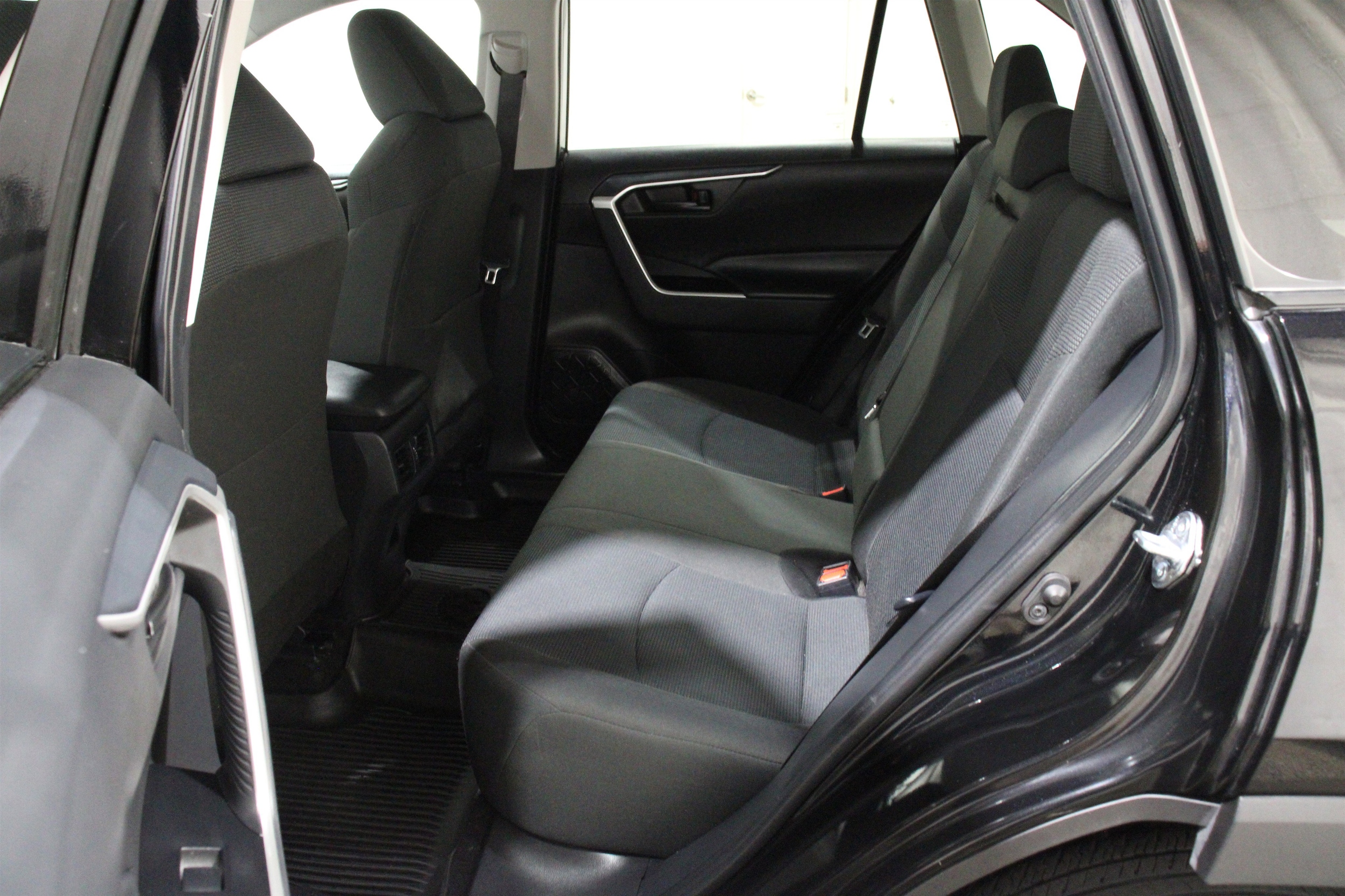 2024 Toyota RAV4 LE - Photo 22