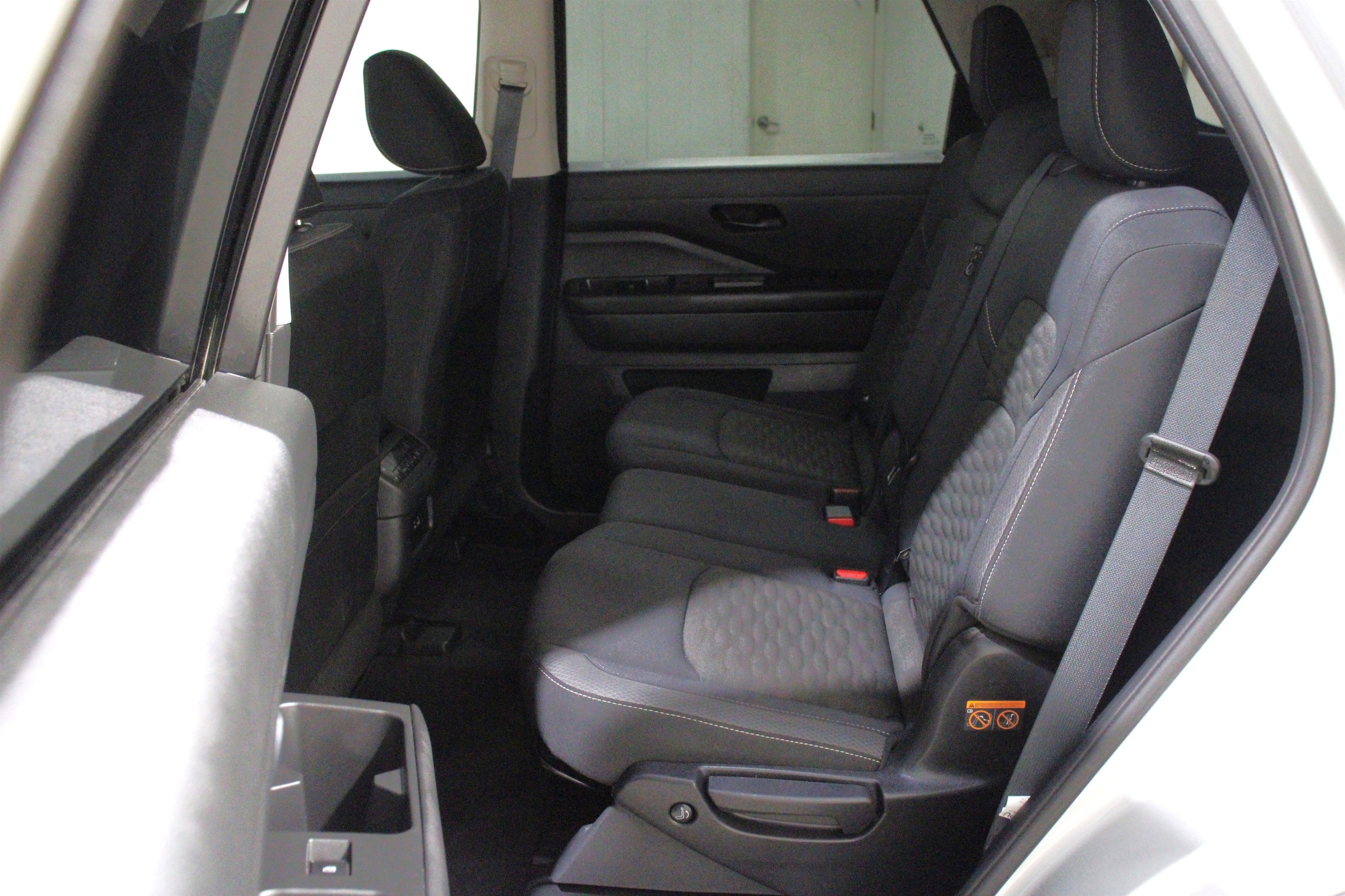 2025 Nissan Pathfinder SV - Photo 23