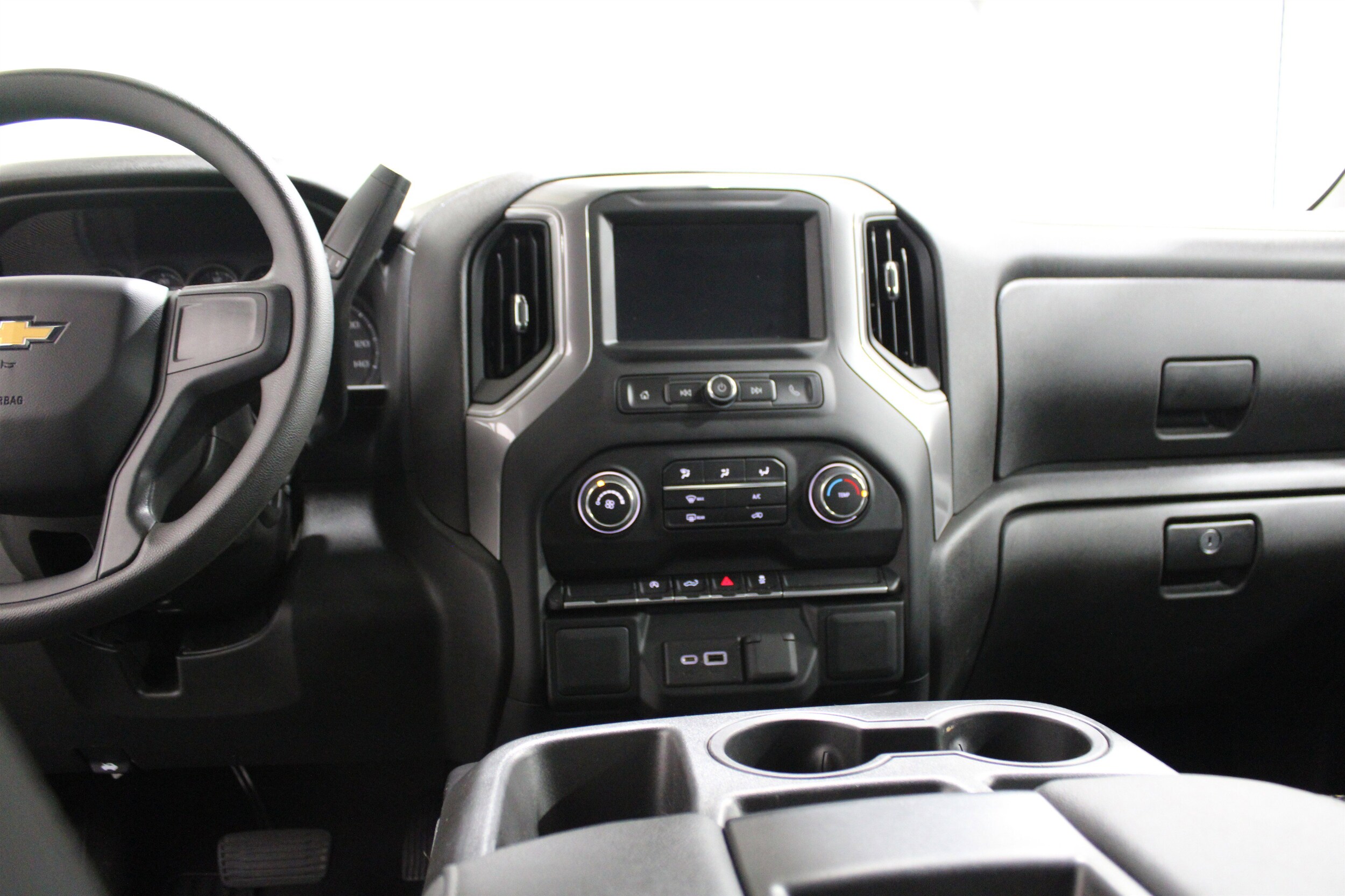 2022 Chevrolet Silverado 1500 Custom photo 2