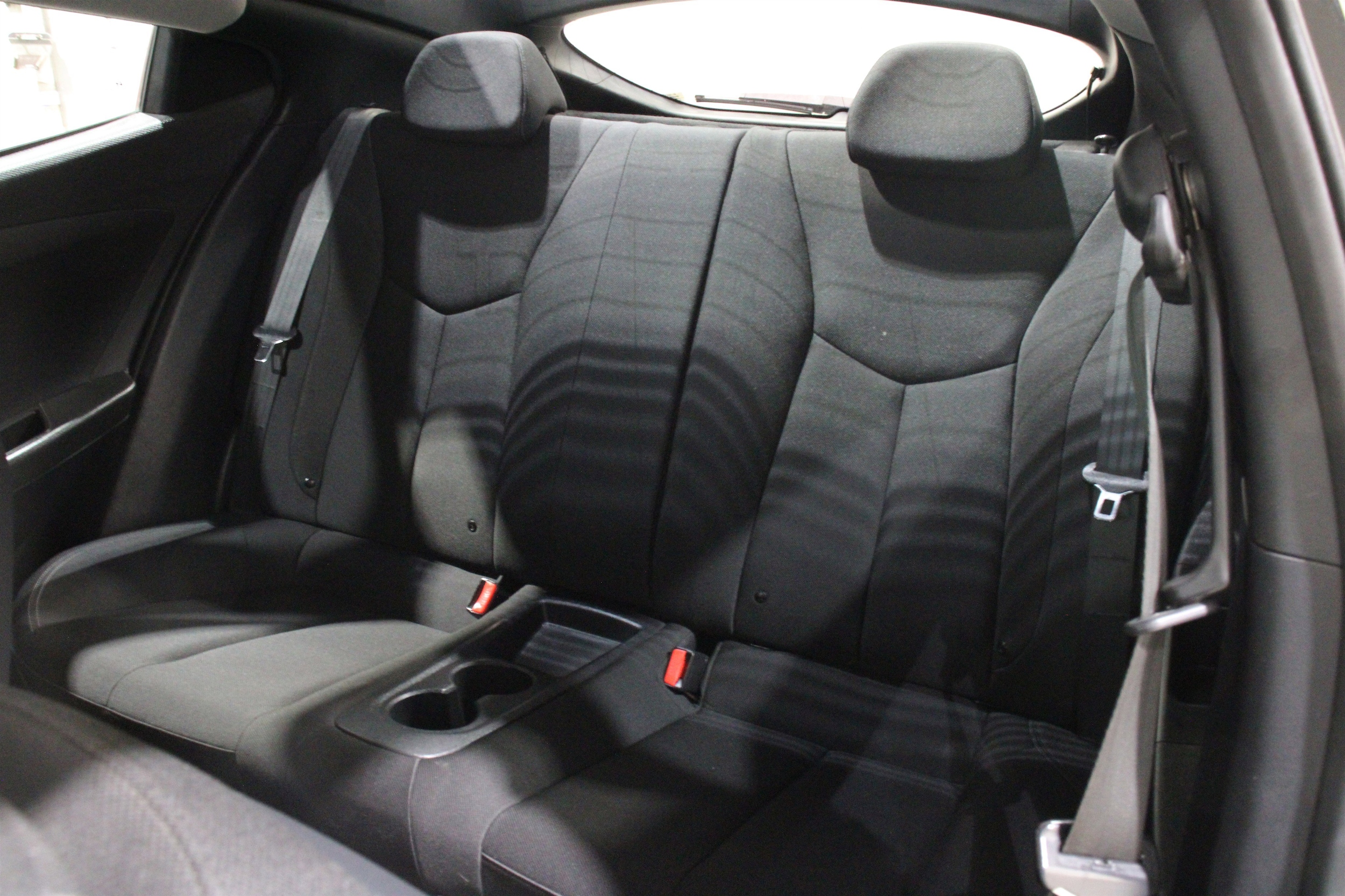 2016 Hyundai Veloster Base - Photo 21