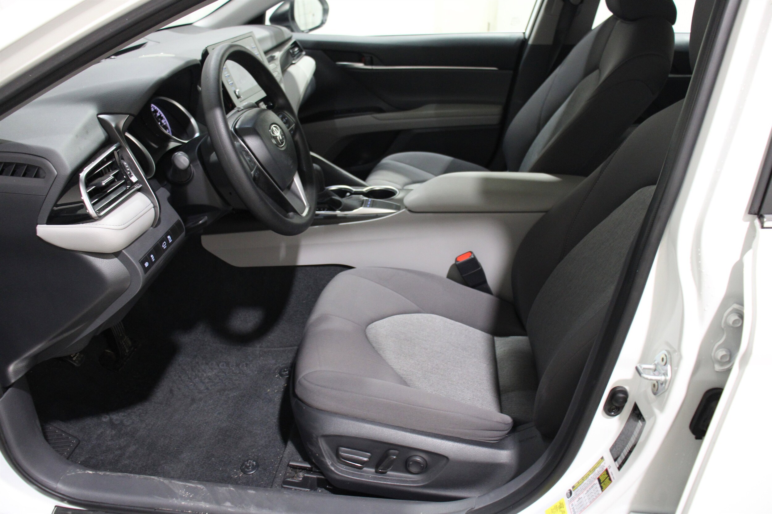 2024 Toyota Camry LE photo 2