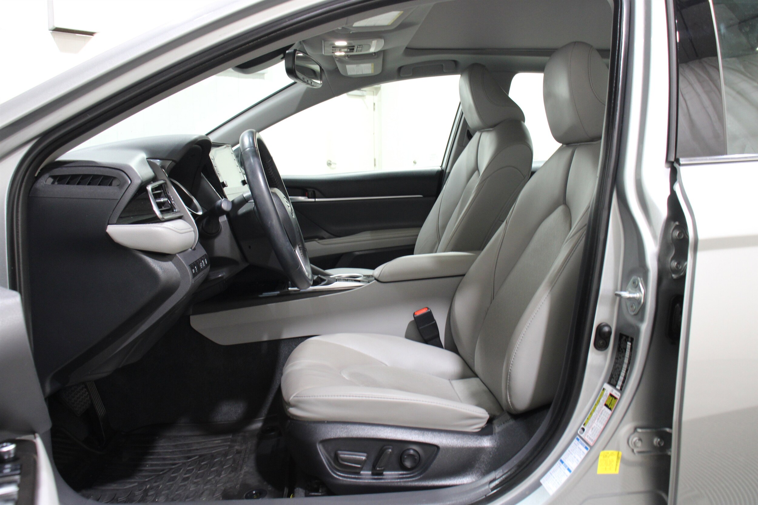 2023 Toyota Camry XLE photo 2