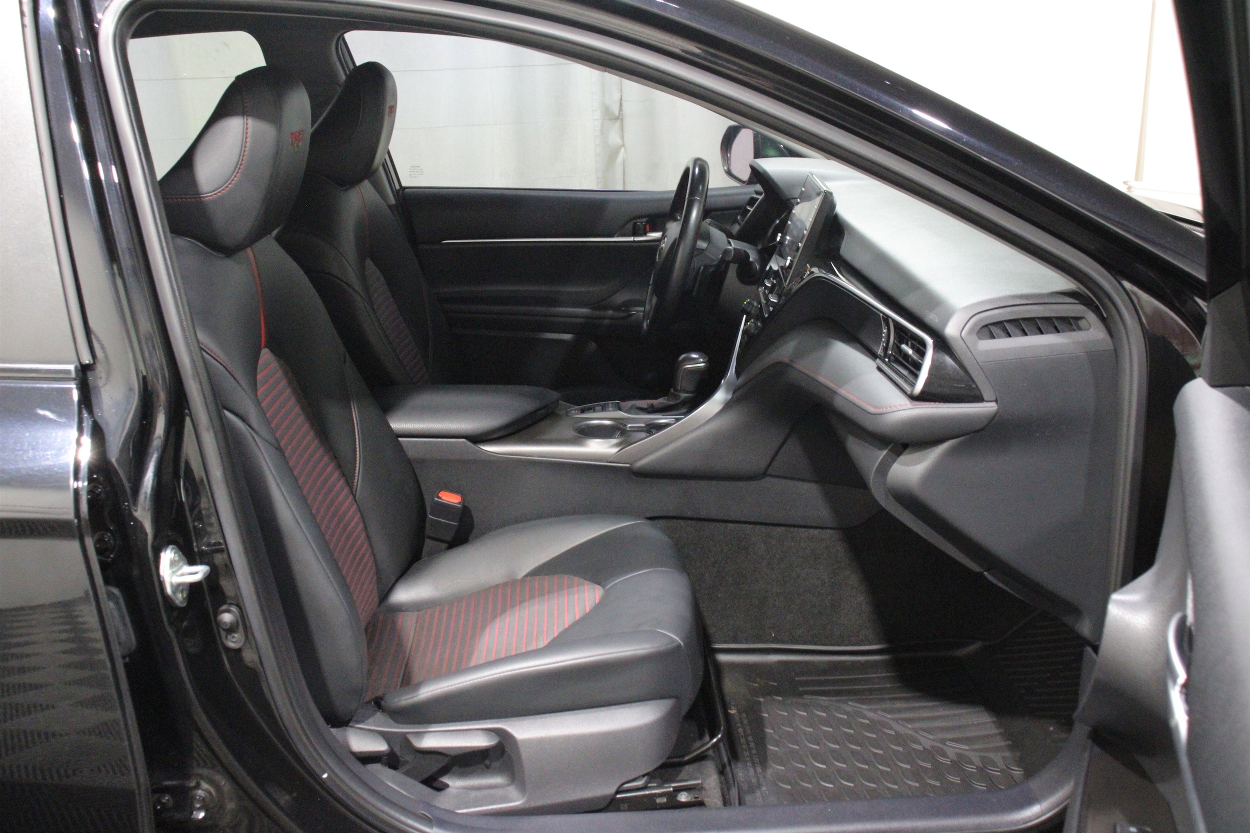 2021 Toyota Camry TRD - Photo 25