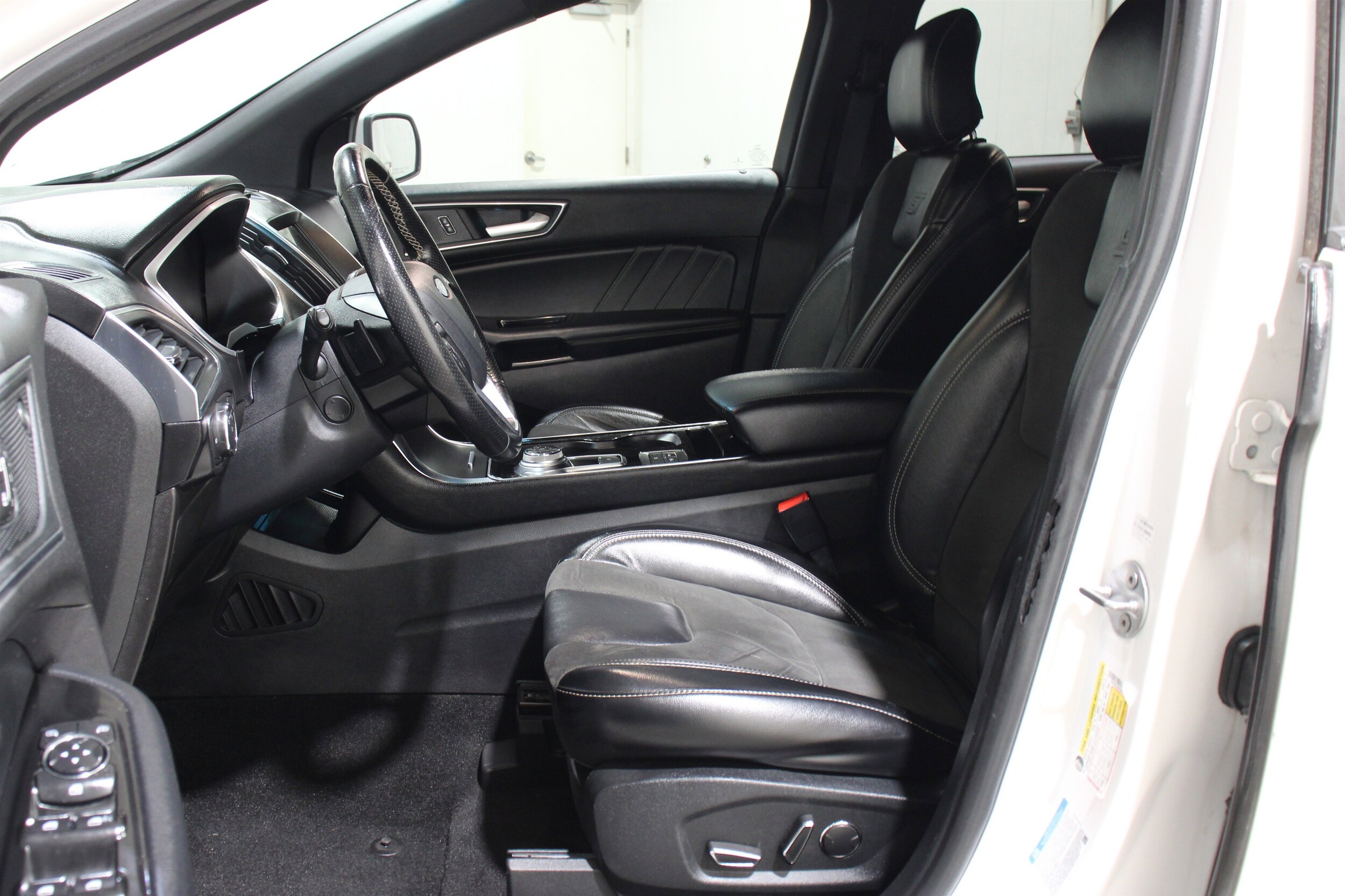 2019 Ford Edge ST photo 2