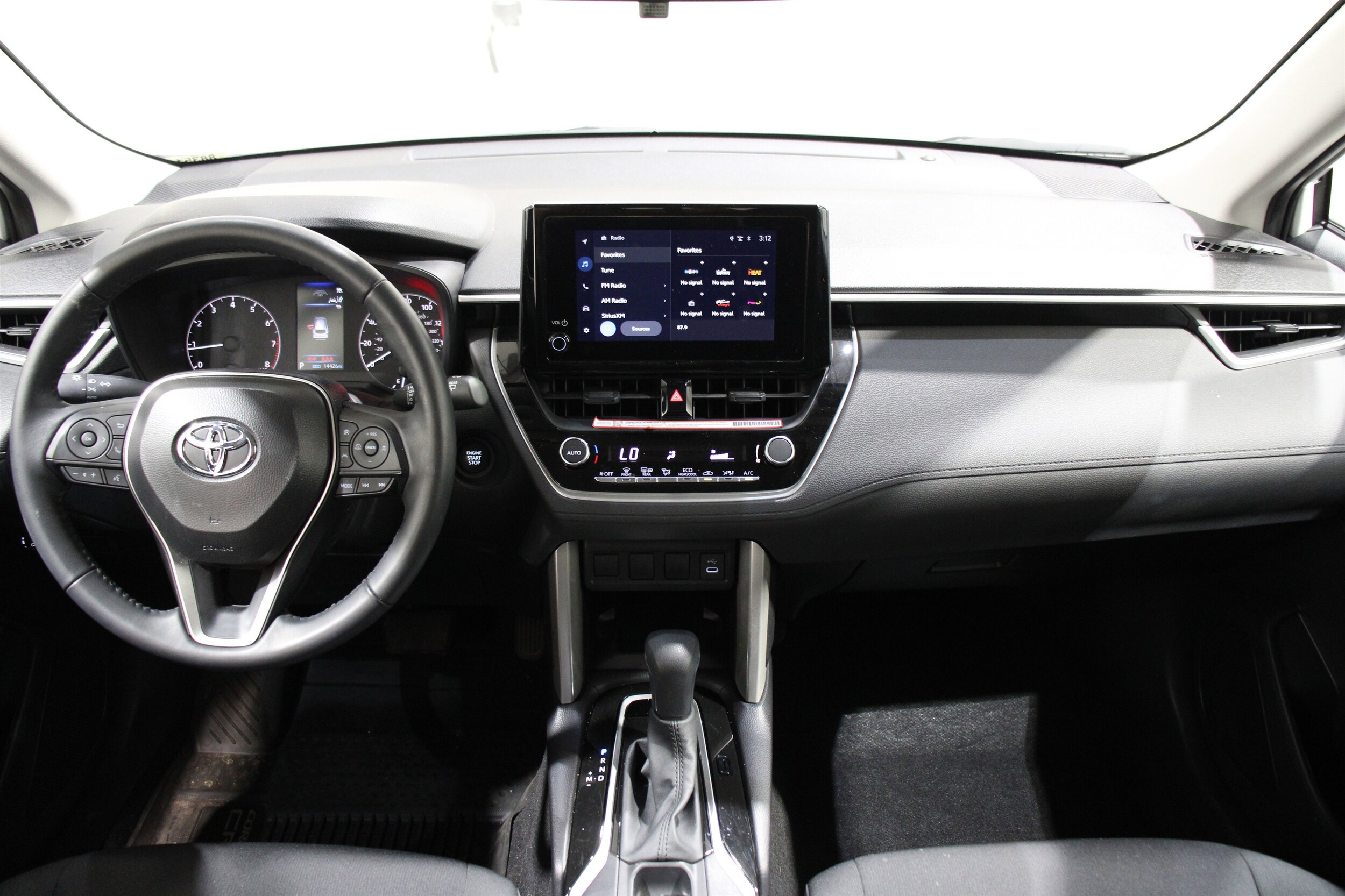 2024 Toyota Corolla Cross LE photo 2