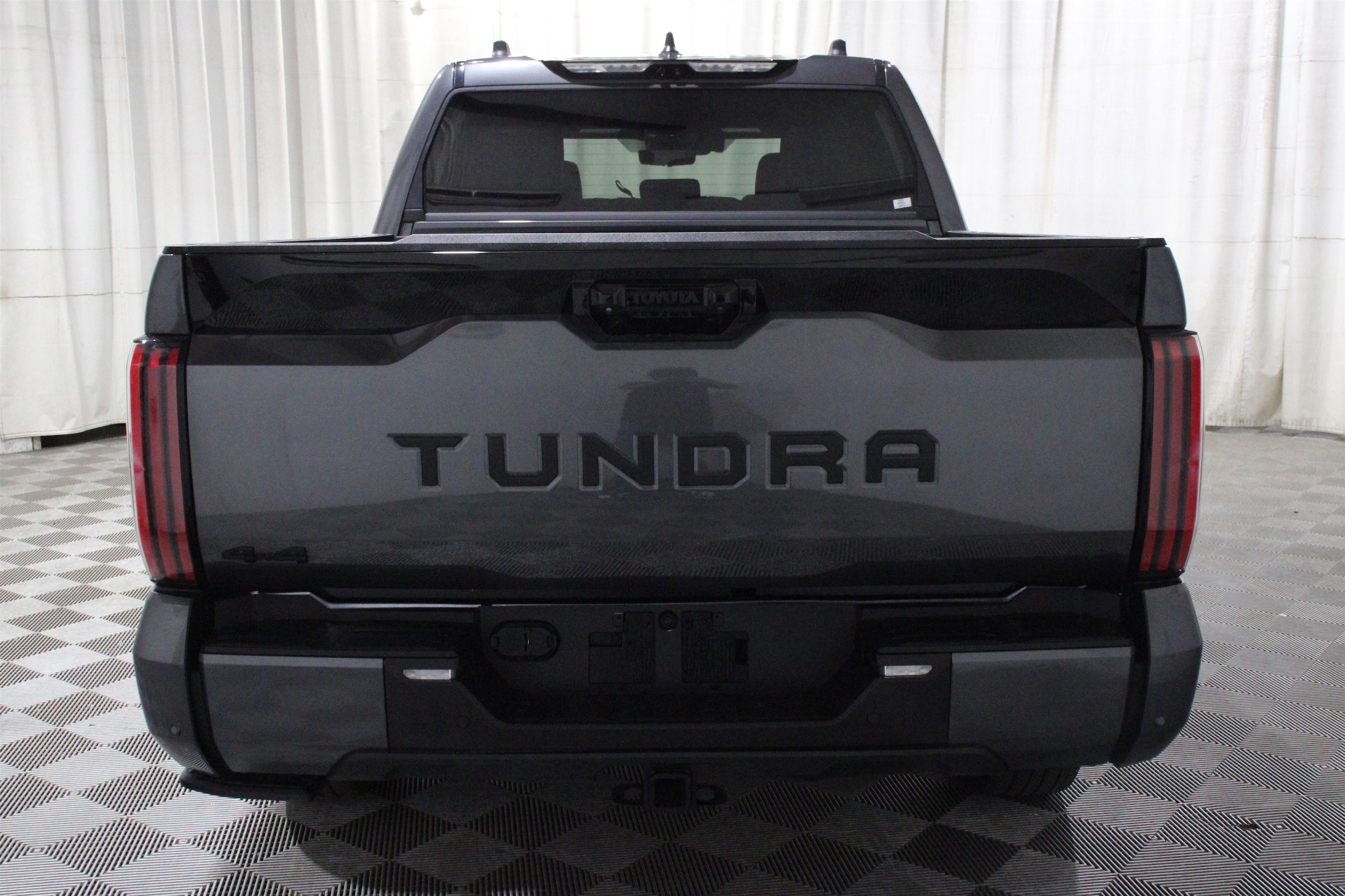 2025 Toyota Tundra Platinum - Photo 32