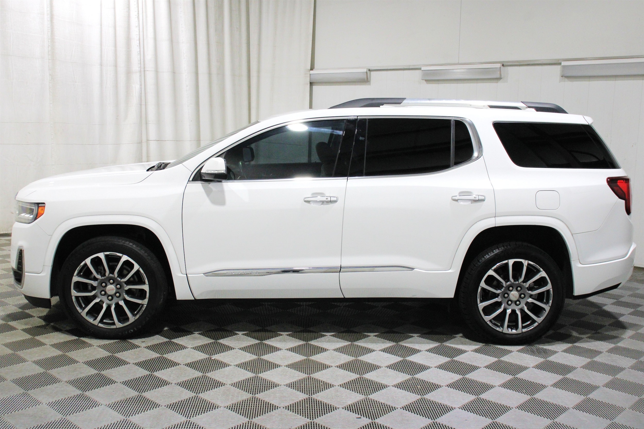 2023 GMC Acadia Denali - Photo 38