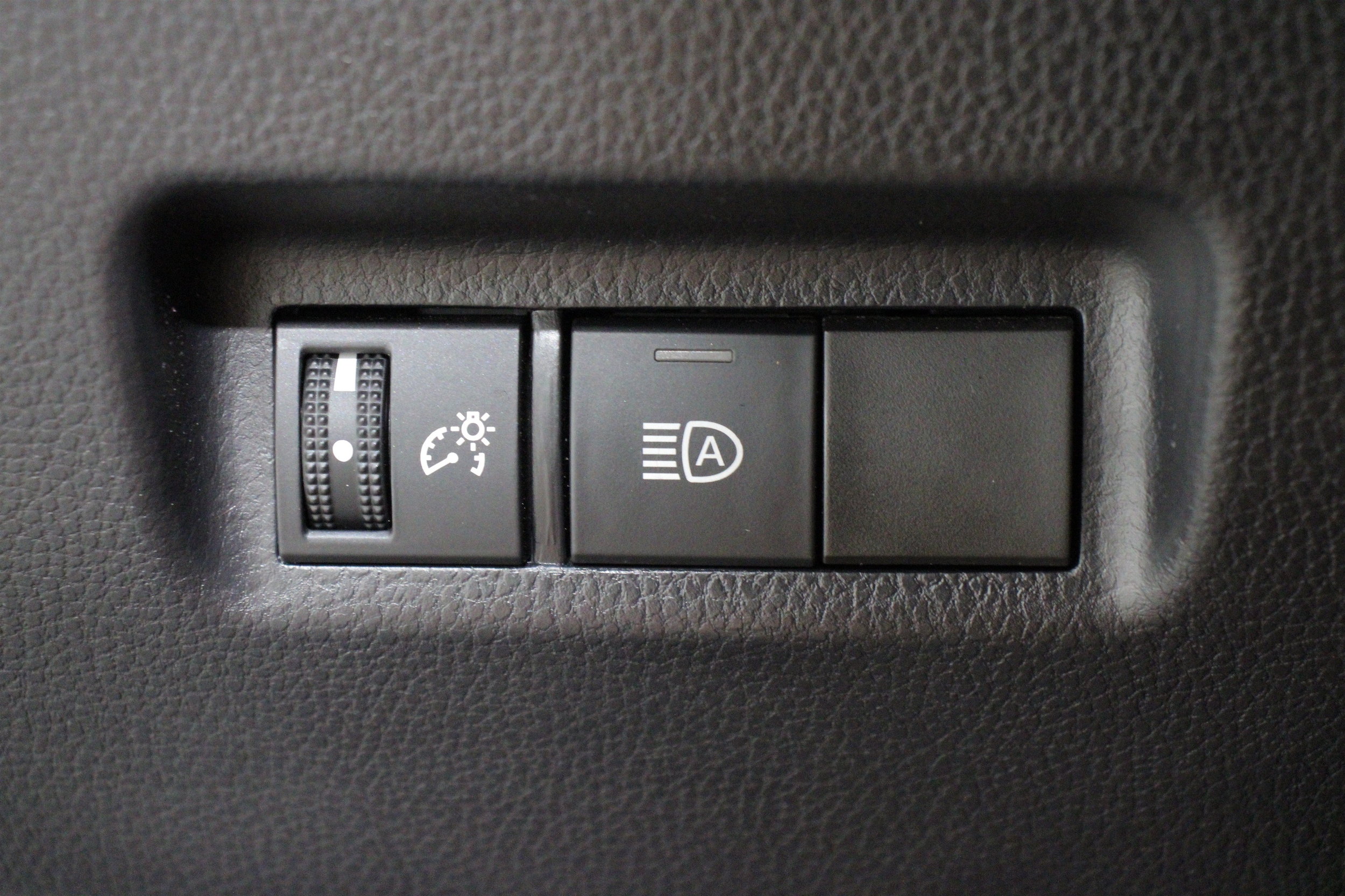2021 Toyota RAV4 LE - Photo 11