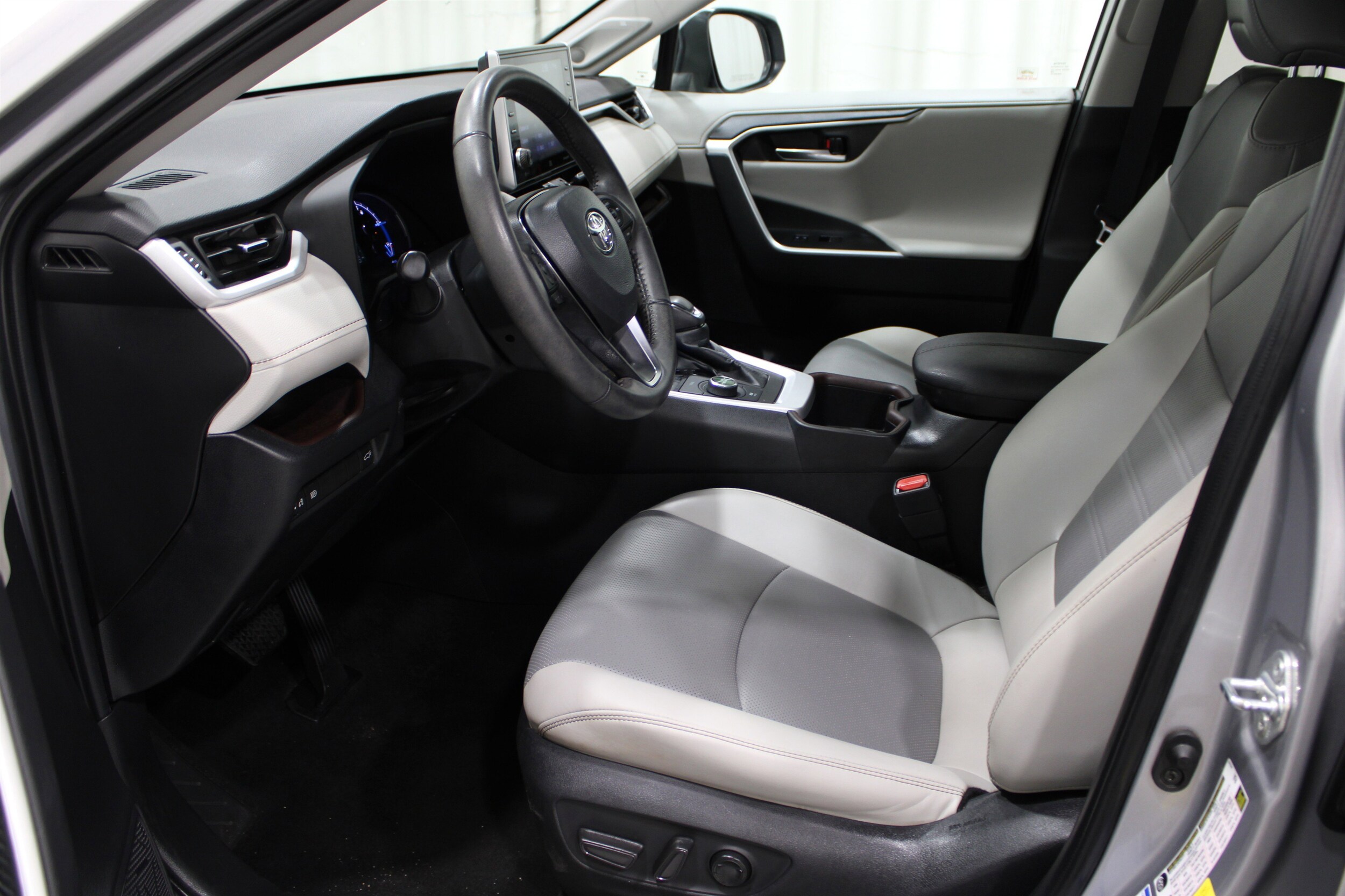 2022 Toyota RAV4 Hybrid Limited photo 3