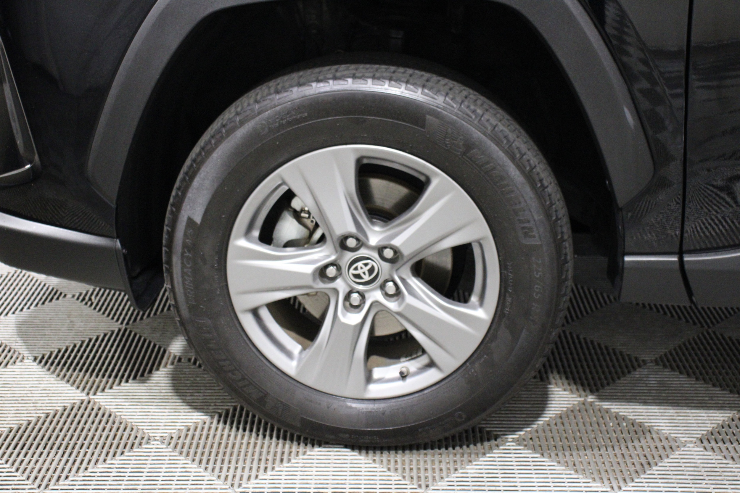 2024 Toyota RAV4 LE - Photo 35
