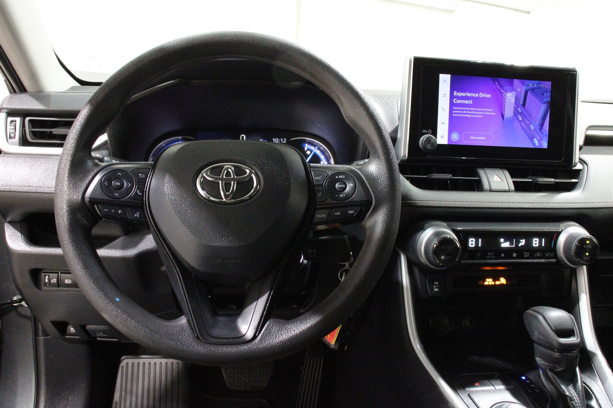 2024 Toyota RAV4 LE - Photo 8