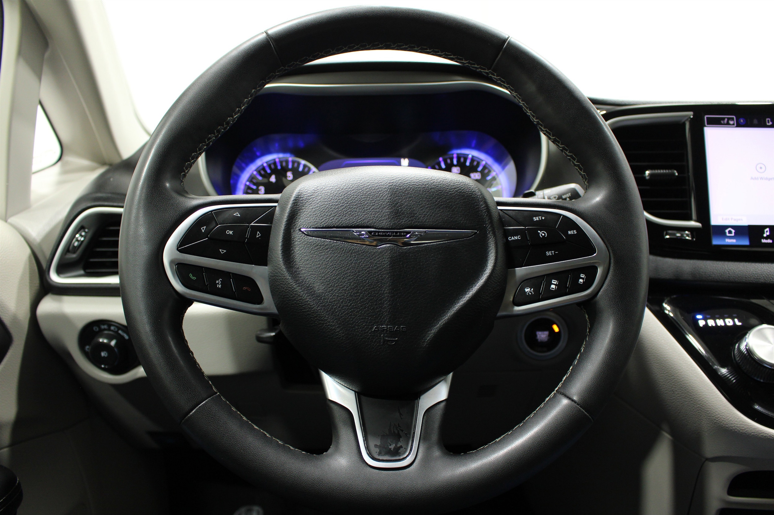 2024 Chrysler Pacifica Touring L - Photo 10