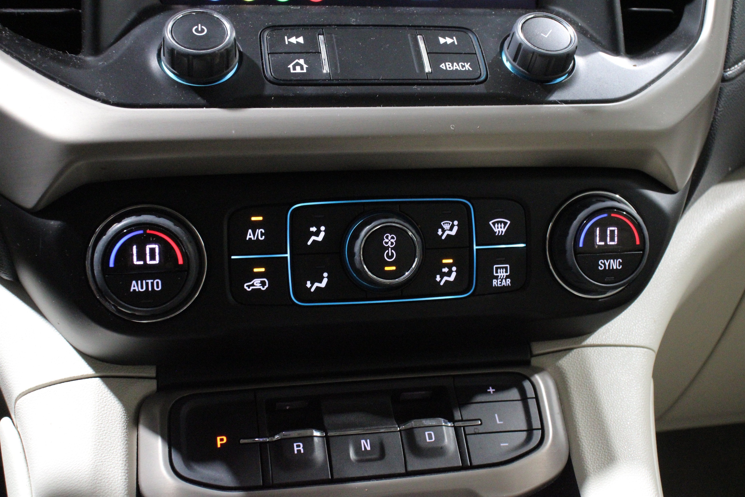 2023 GMC Acadia Denali - Photo 19