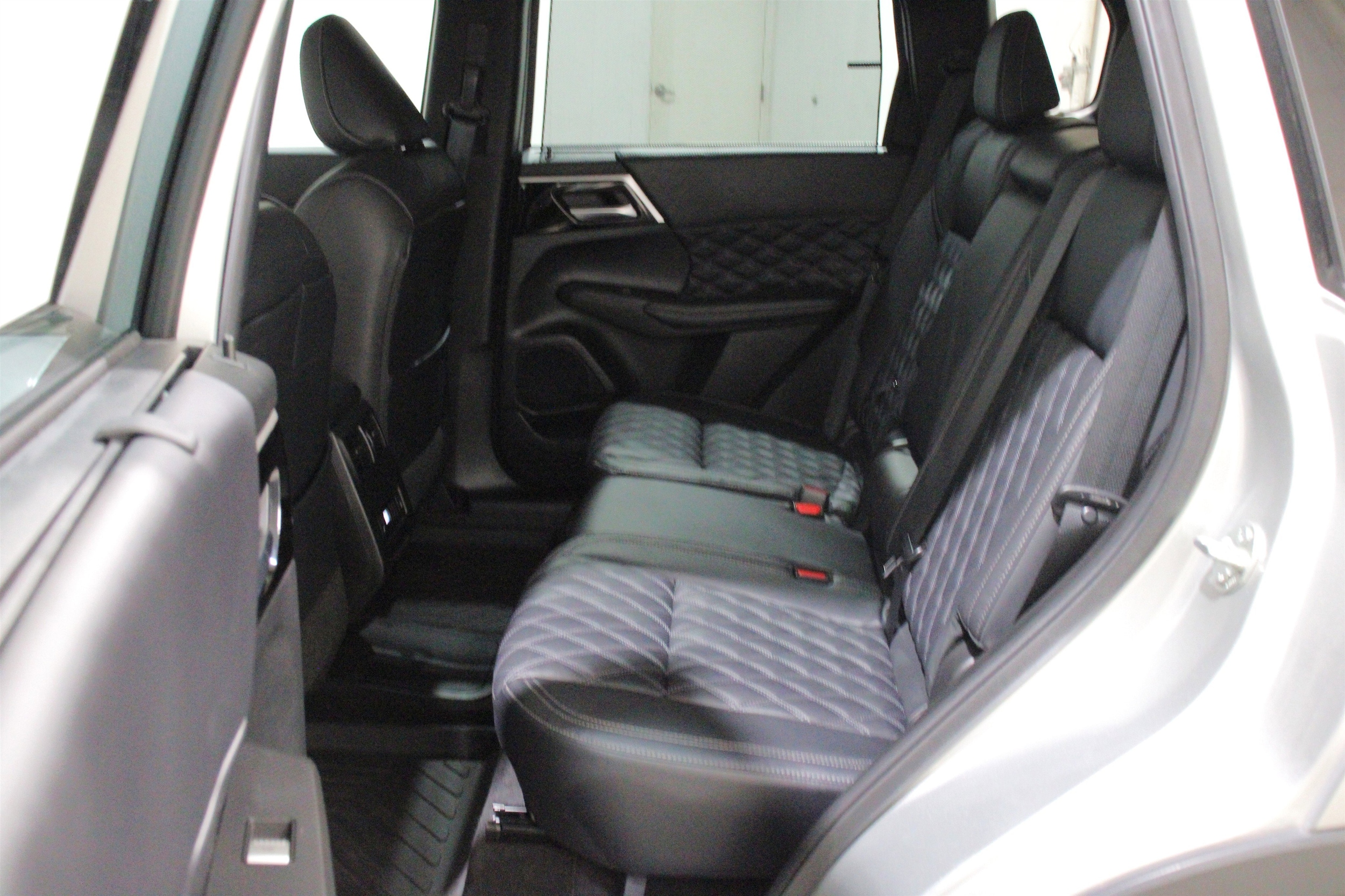 2023 Mitsubishi Outlander Plug-In Hybrid SEL - Photo 24