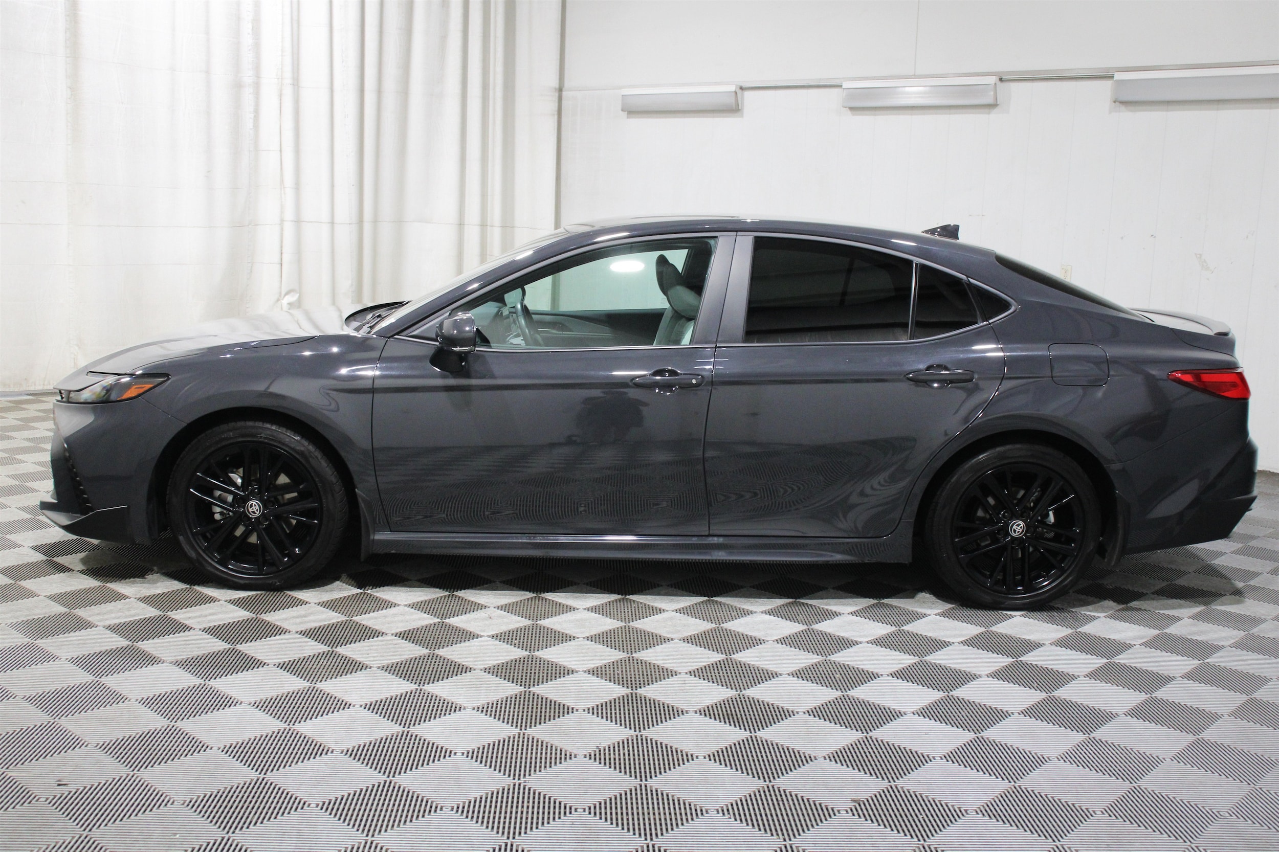 2025 Toyota Camry SE - Photo 34