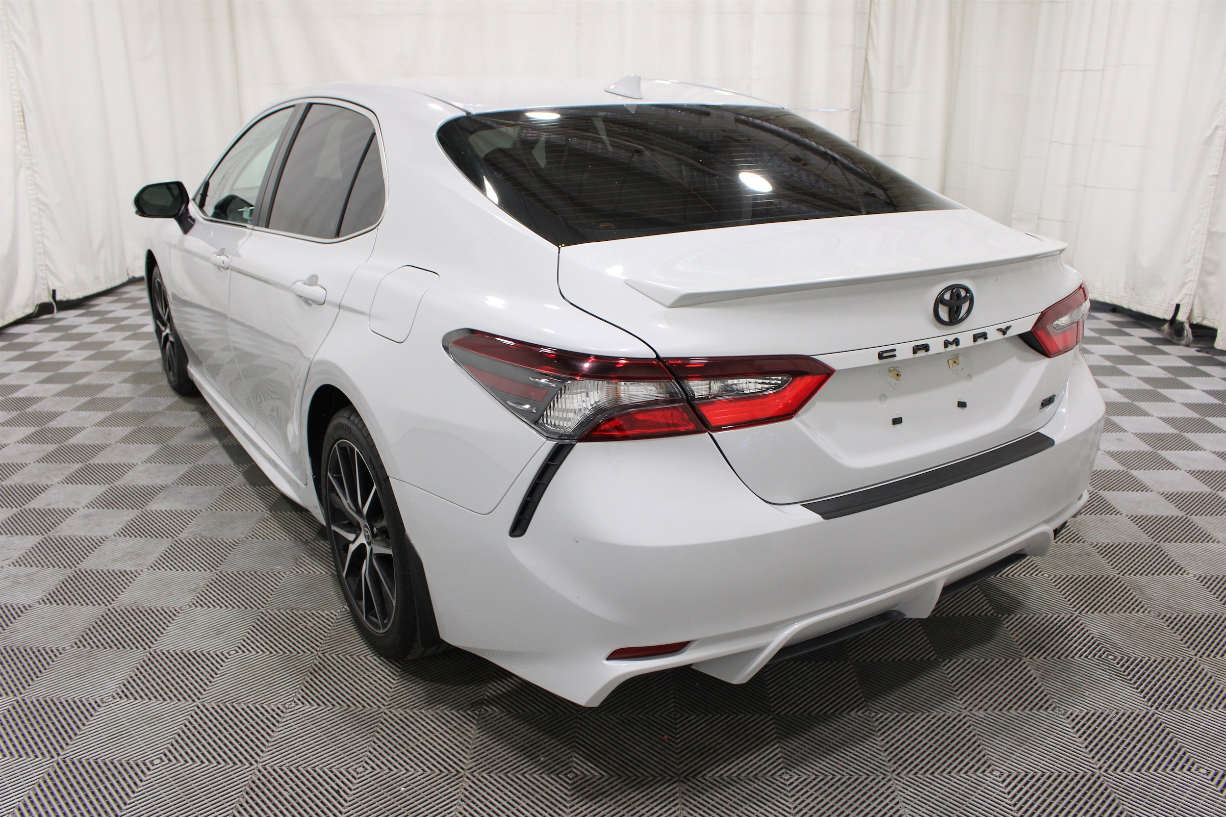 2024 Toyota Camry SE - Photo 29