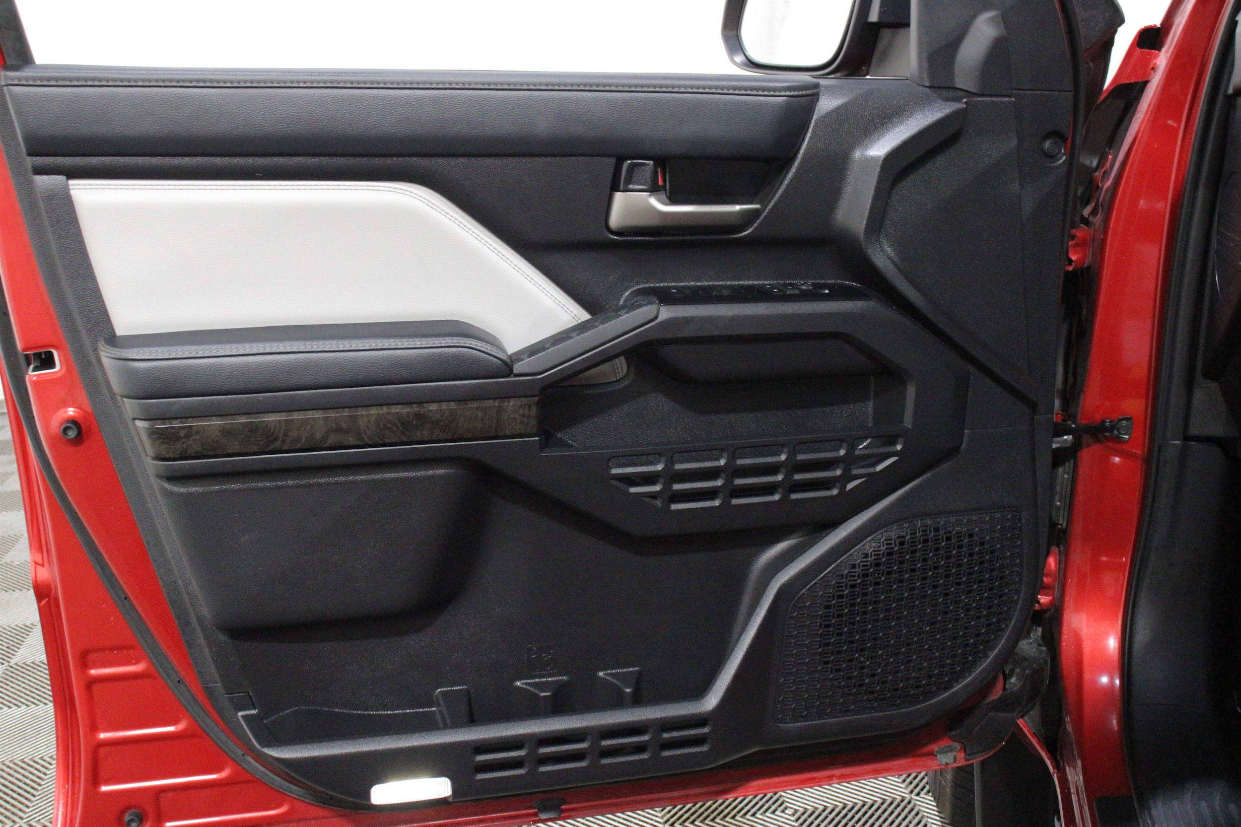 2025 Toyota Tacoma Limited - Photo 6