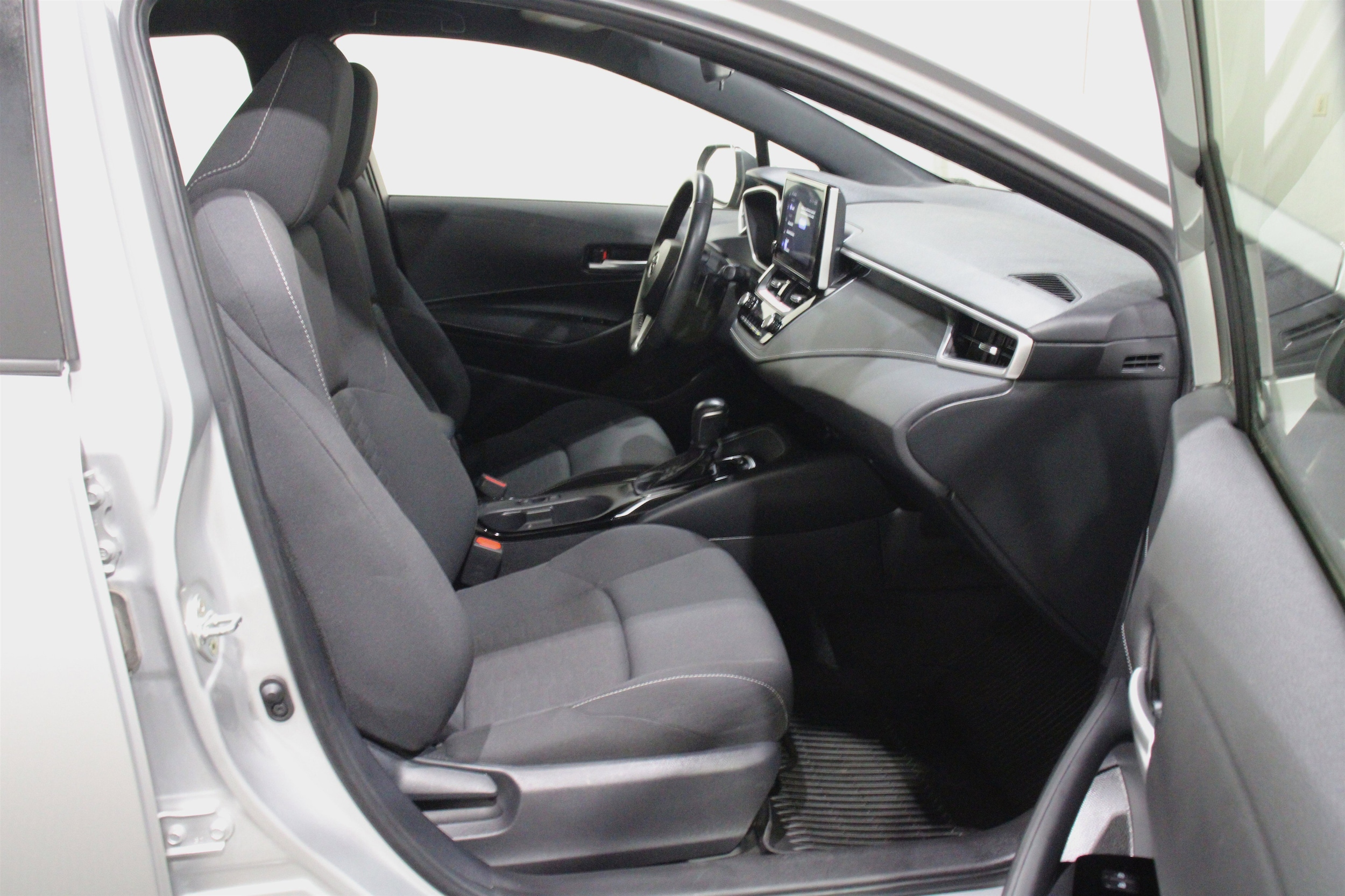 2024 Toyota Corolla Hatchback SE - Photo 26