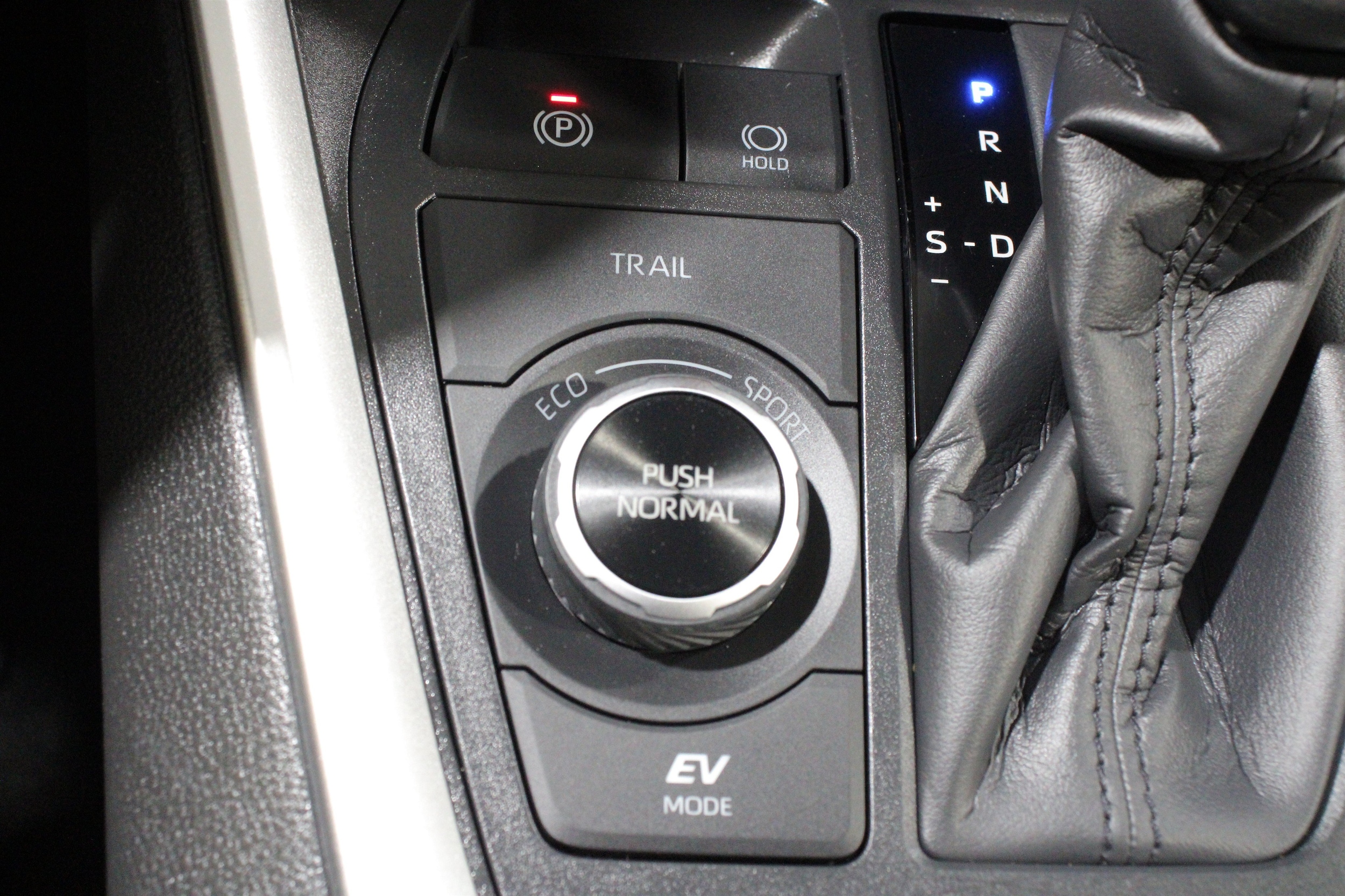 2025 Toyota RAV4 LE - Photo 21