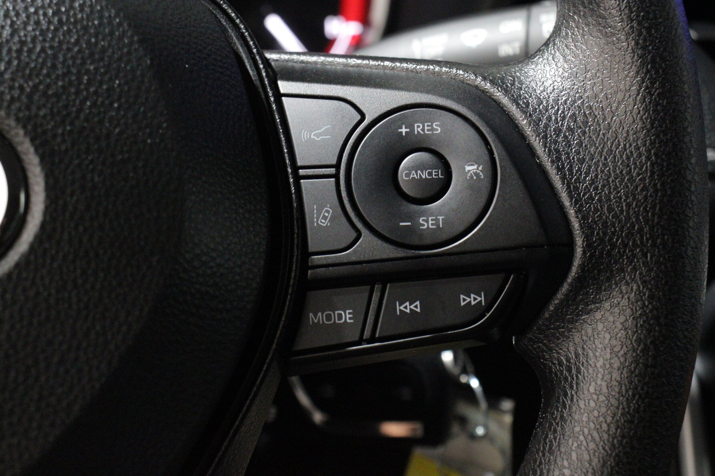 2025 Toyota RAV4 LE - Photo 10