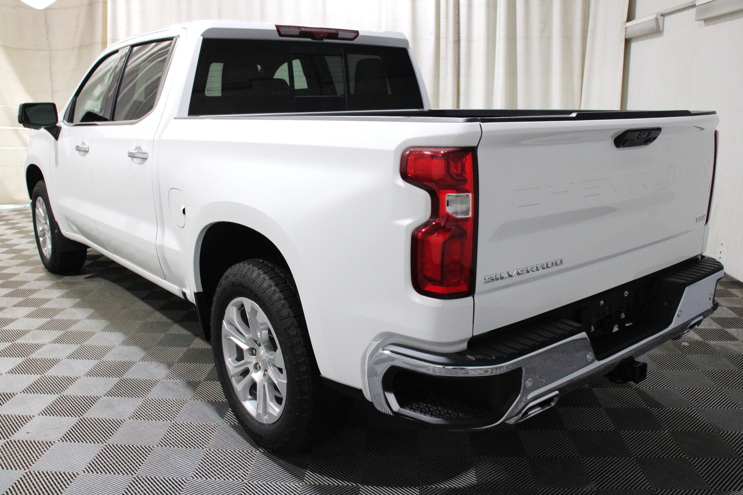 2024 Chevrolet Silverado 1500 LTZ - Photo 32