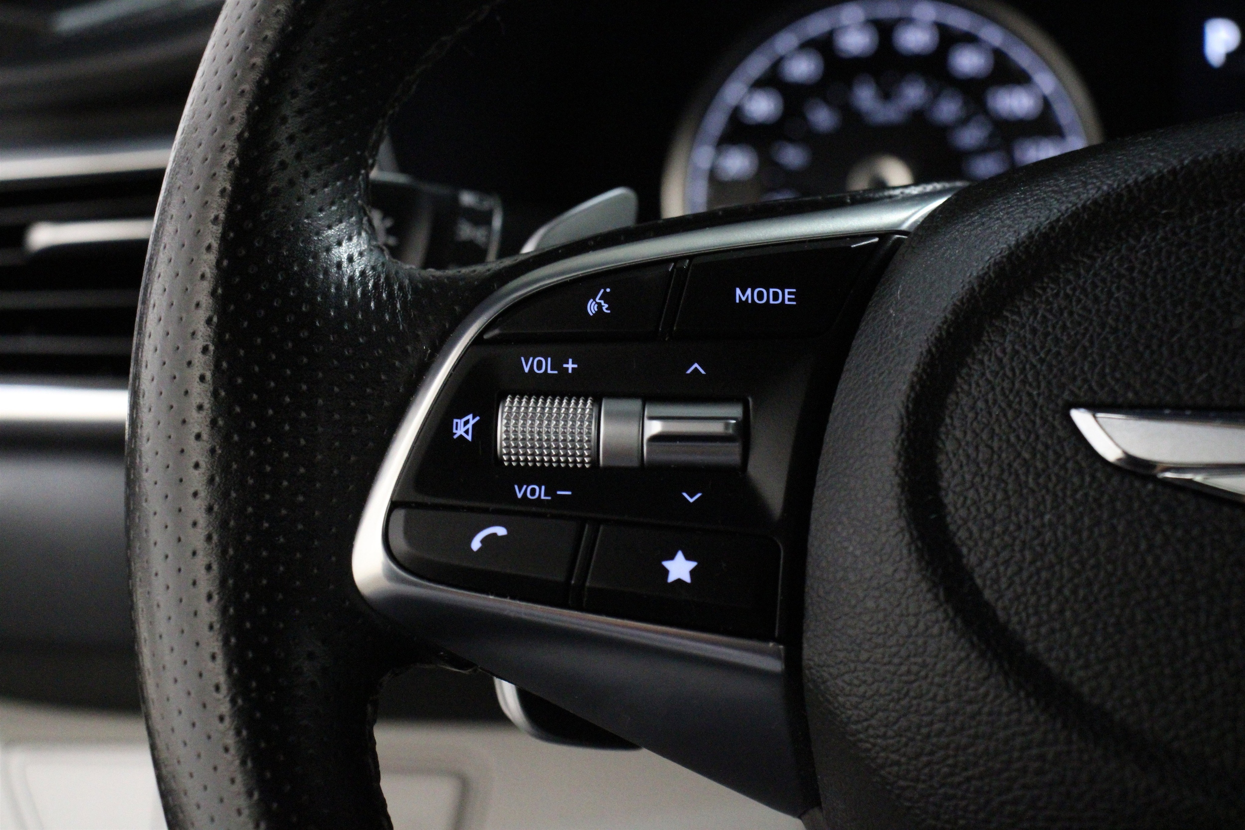 2022 GENESIS G70 Standard - Photo 9