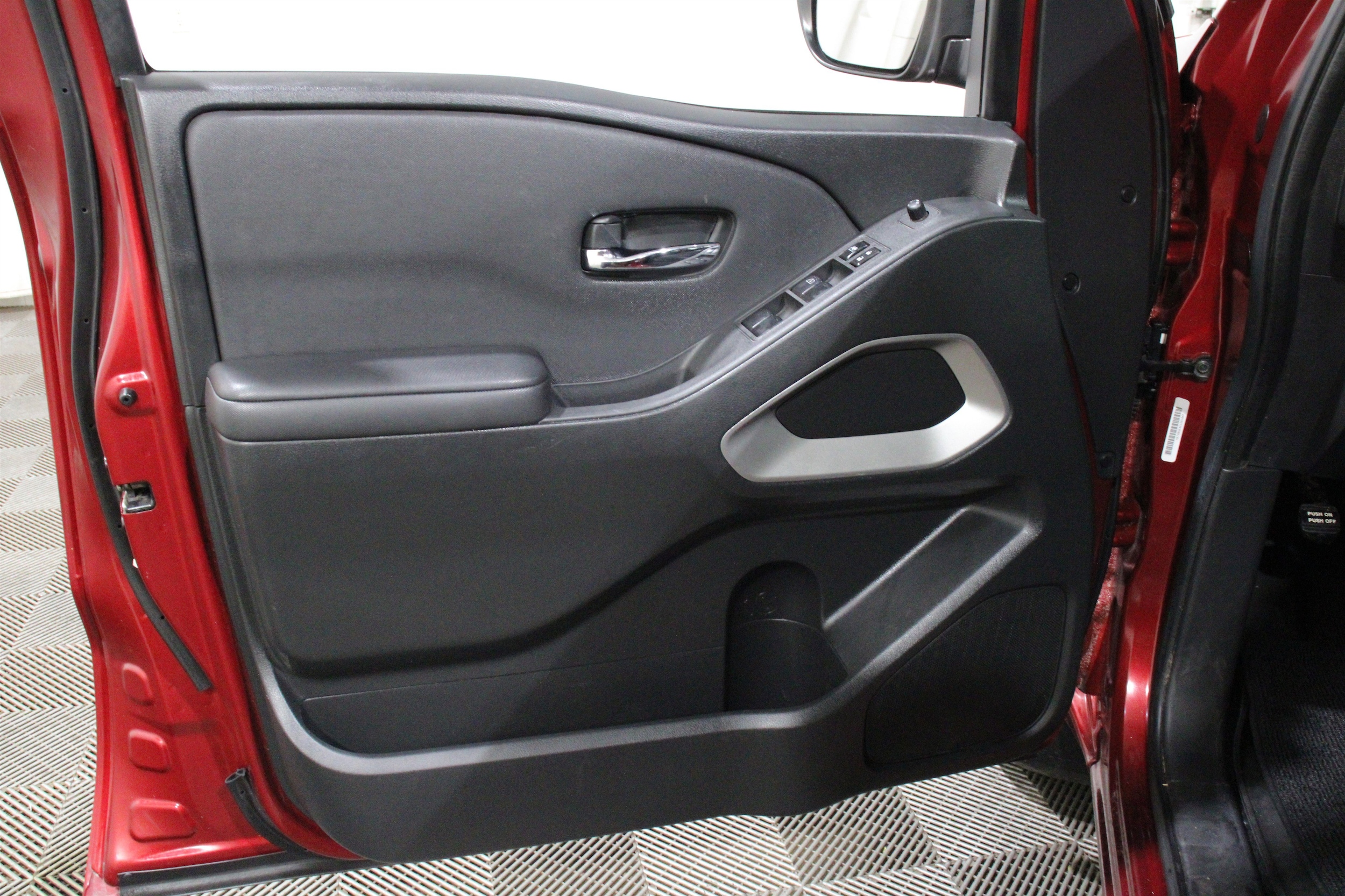 2024 Nissan Frontier SV - Photo 6